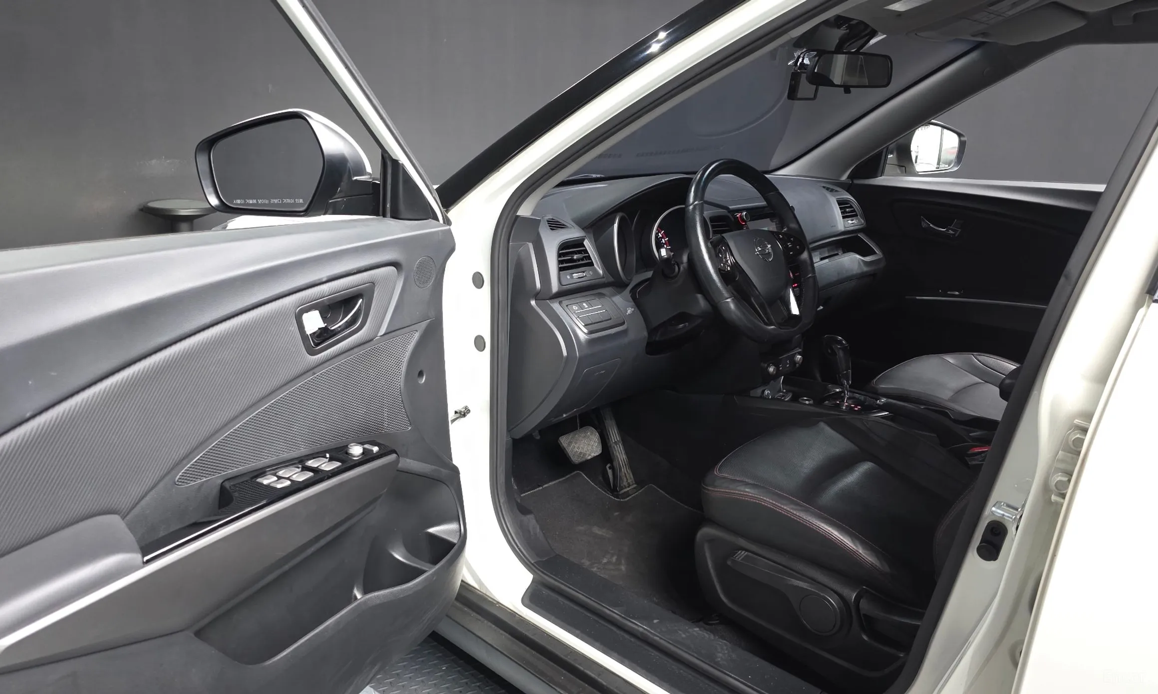 KG Mobility (SsangYong) Tivoli Air превью 10