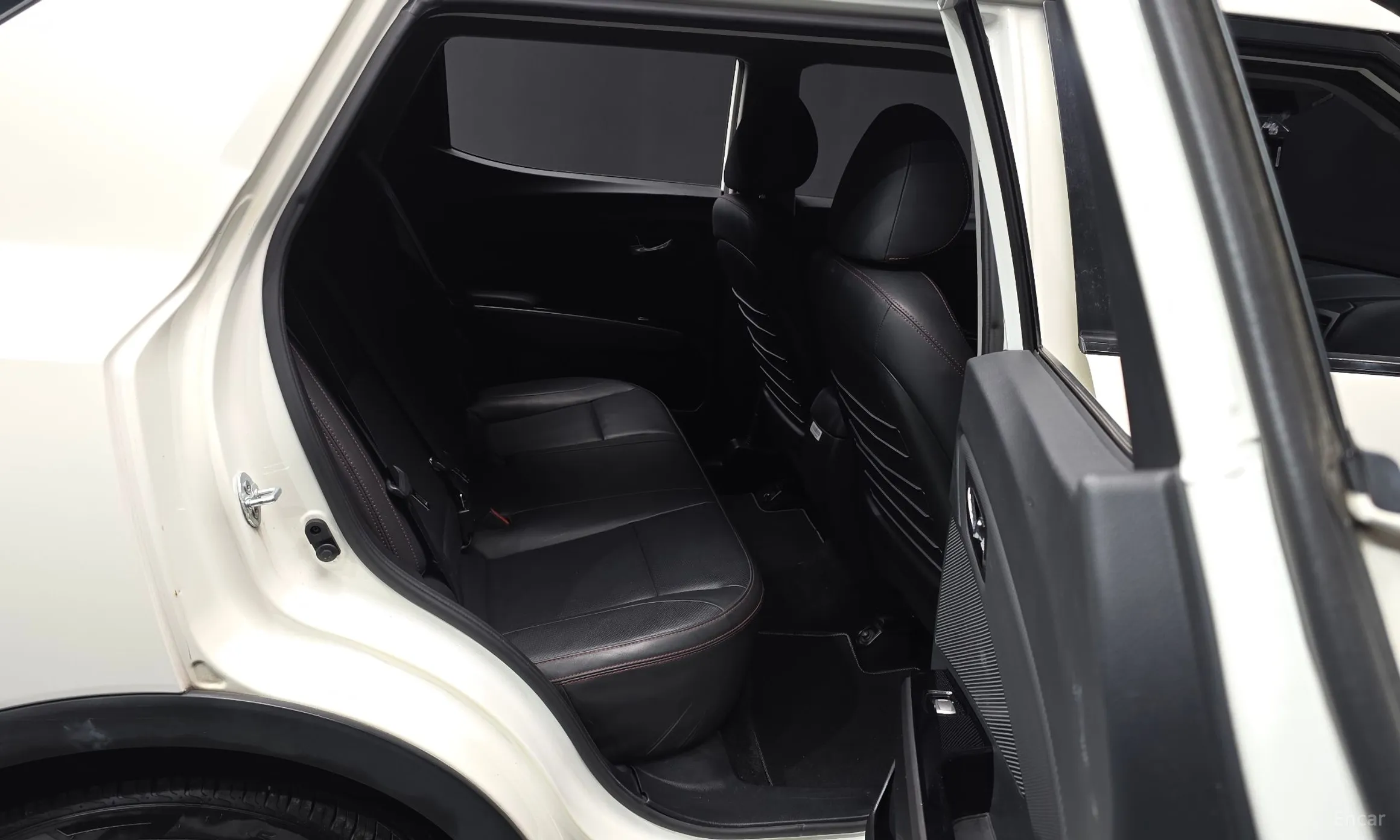 KG Mobility (SsangYong) Tivoli Air превью 12