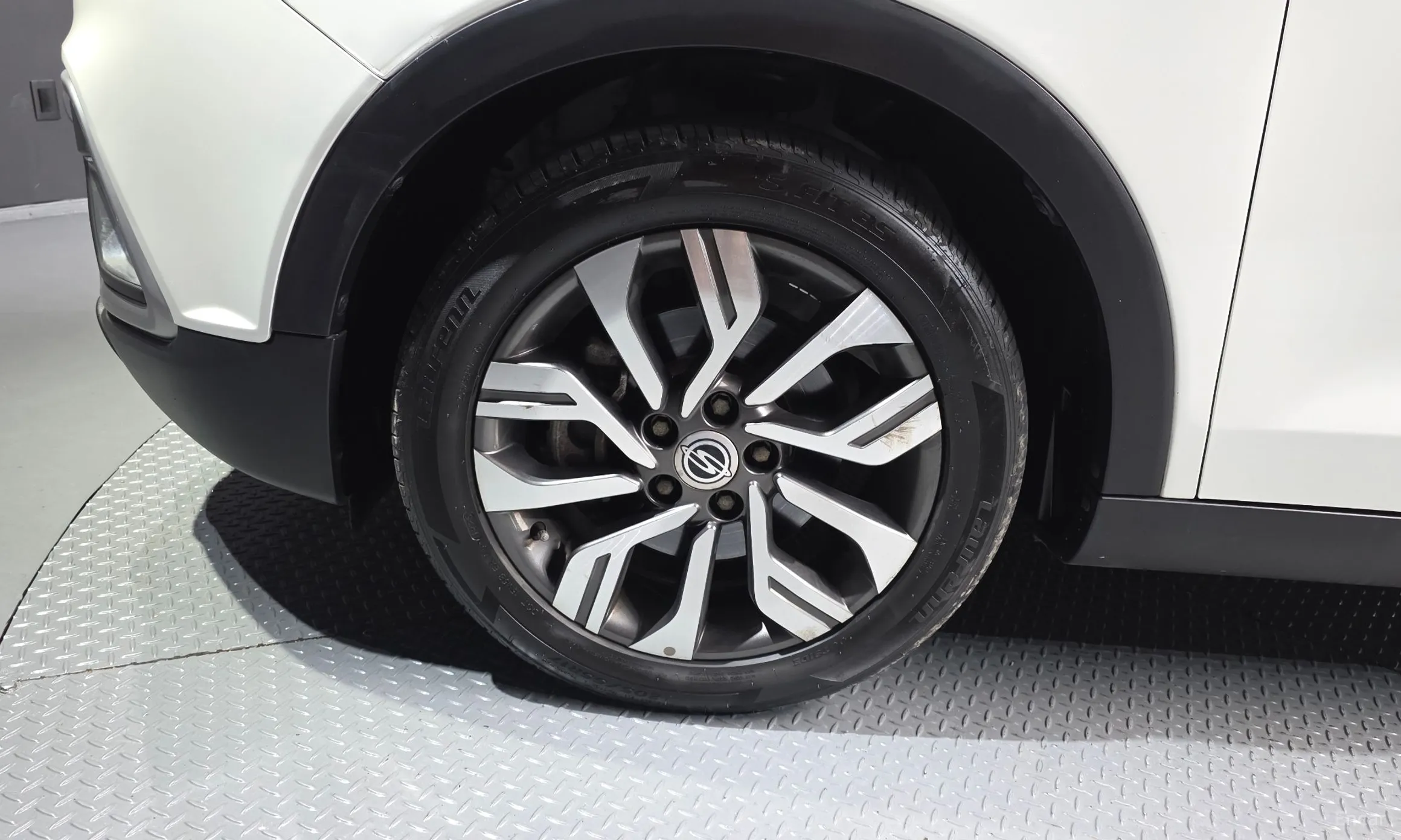 KG Mobility (SsangYong) Tivoli Air превью 5