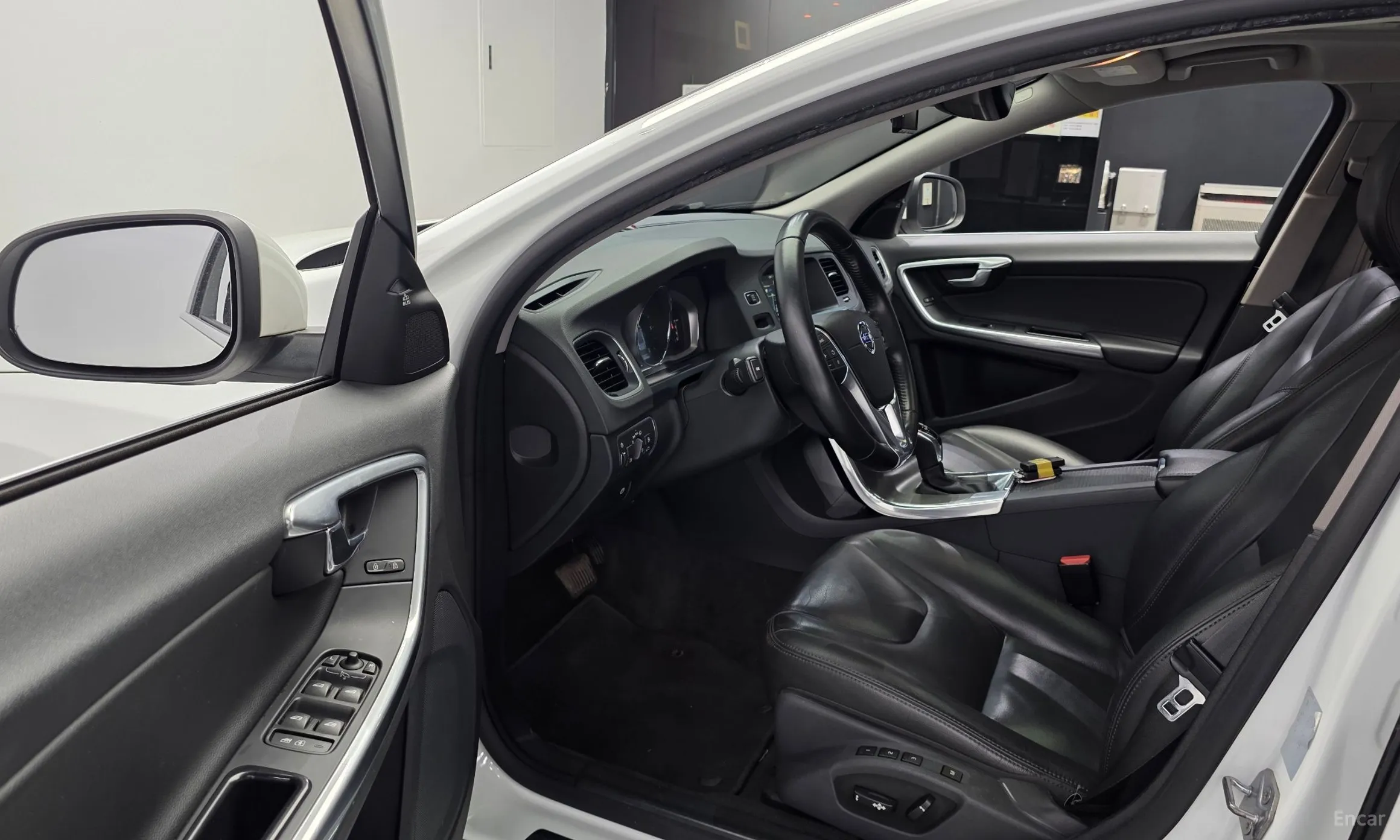 Volvo S60 превью 10