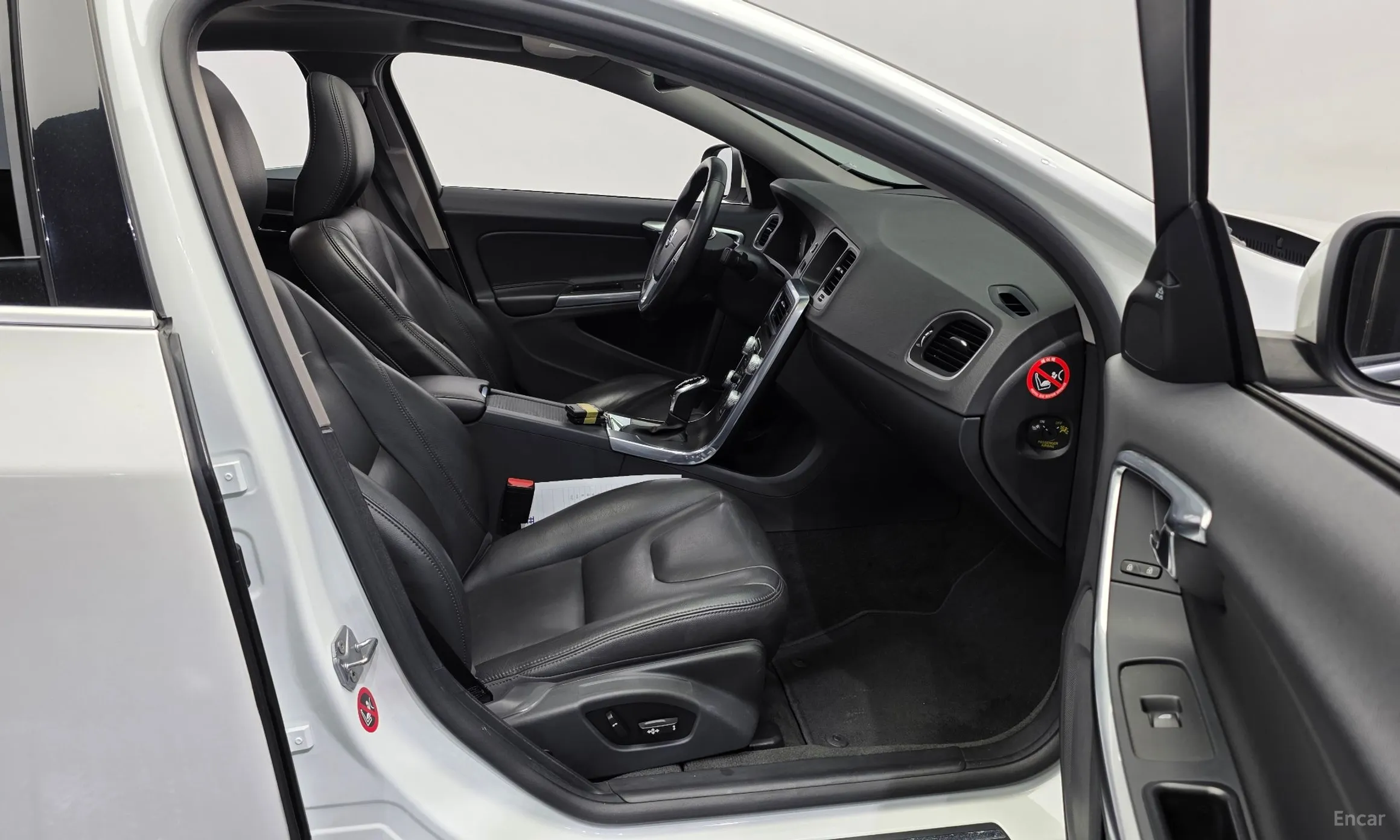 Volvo S60 превью 11