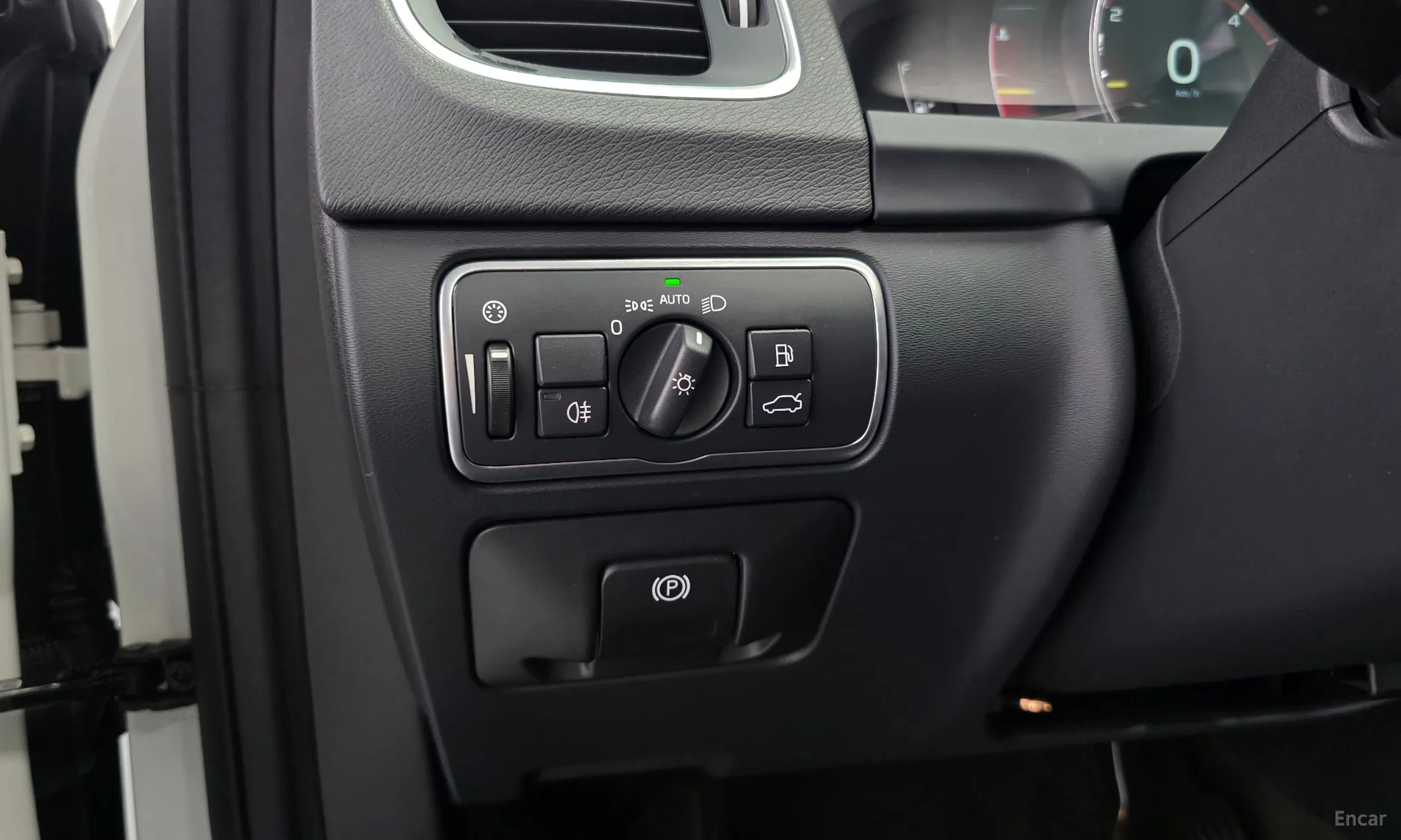 Volvo S60 превью 18