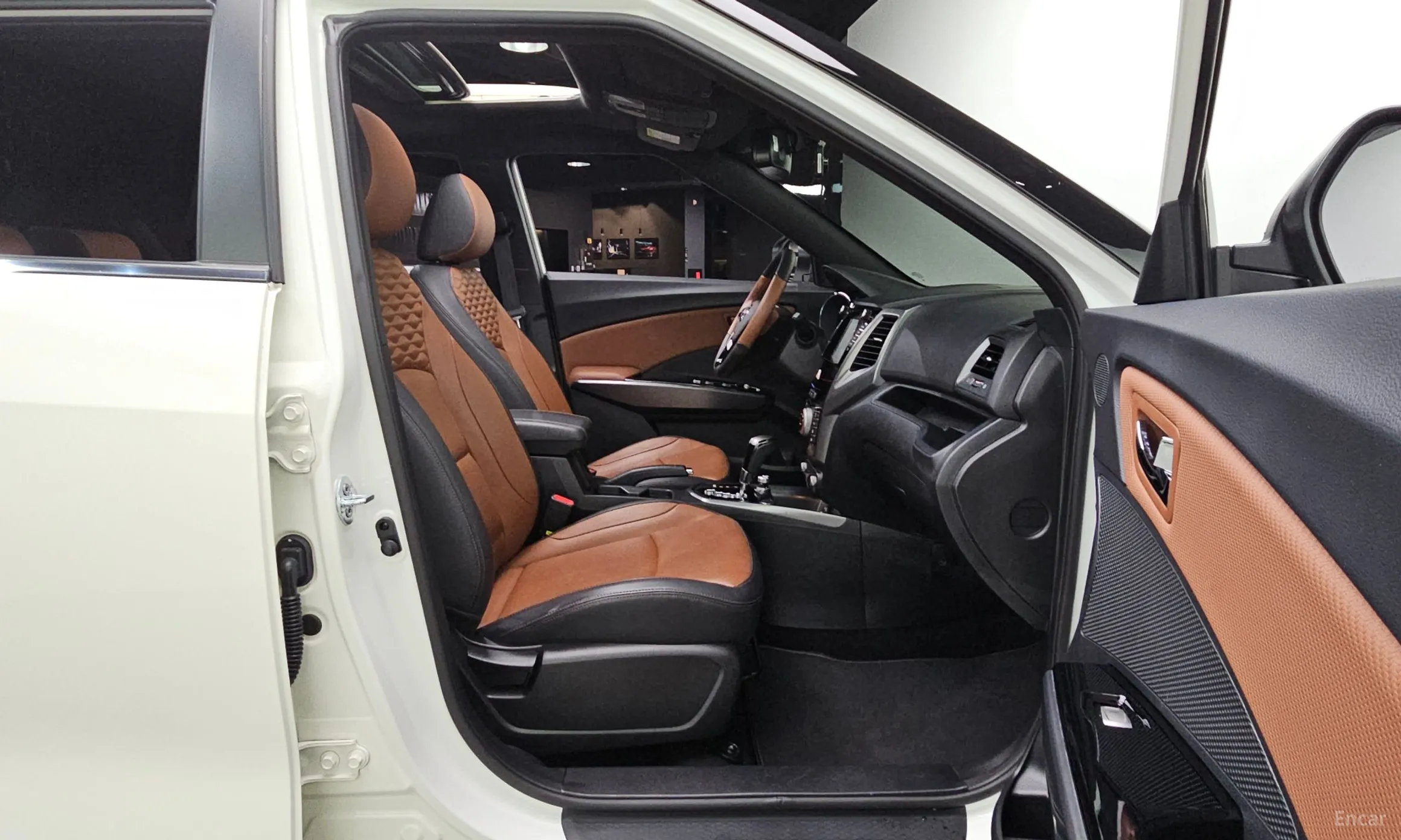 KG Mobility (SsangYong) Tivoli Armor превью 12