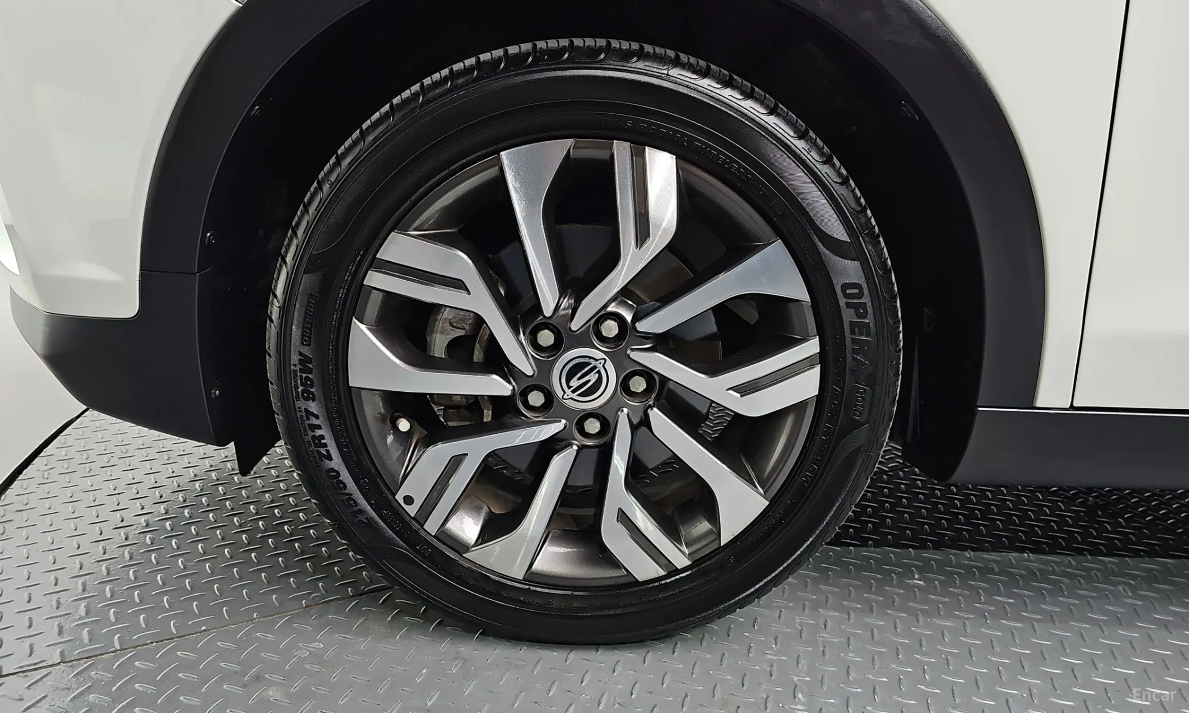 KG Mobility (SsangYong) Tivoli Armor превью 5