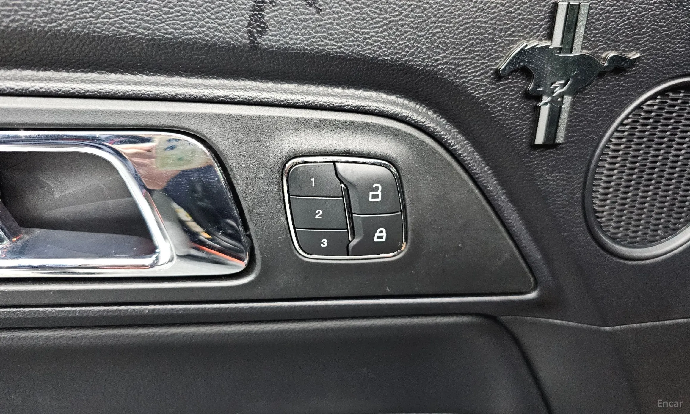 Ford Mustang превью 14
