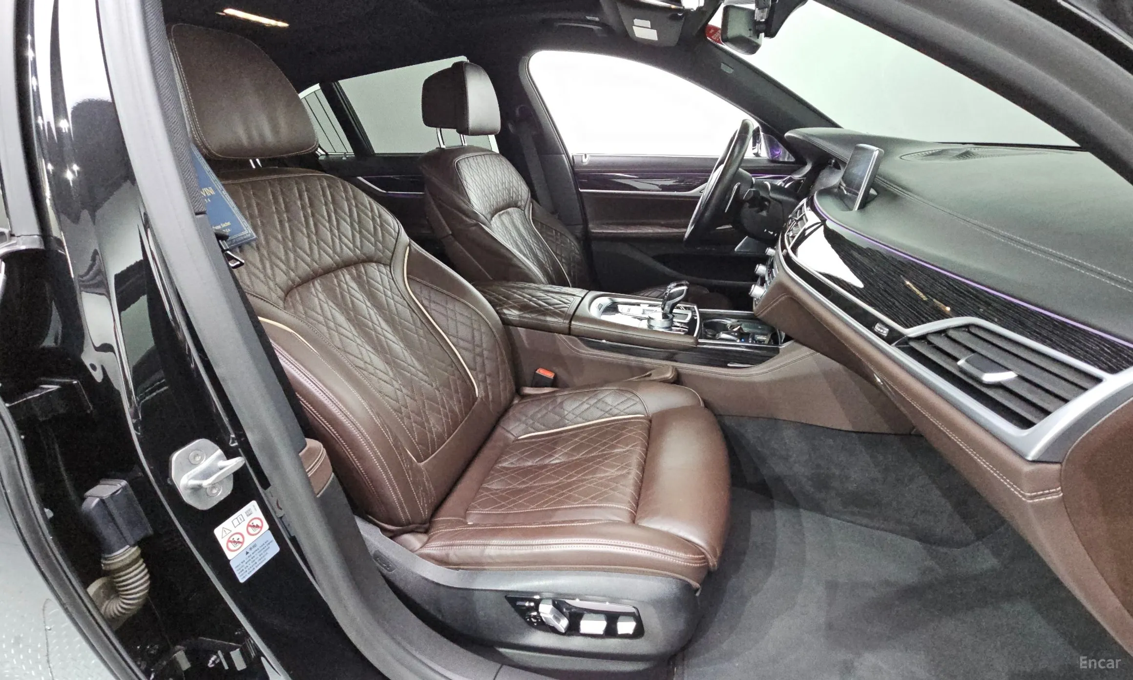 BMW 7 Series (G11) превью 11