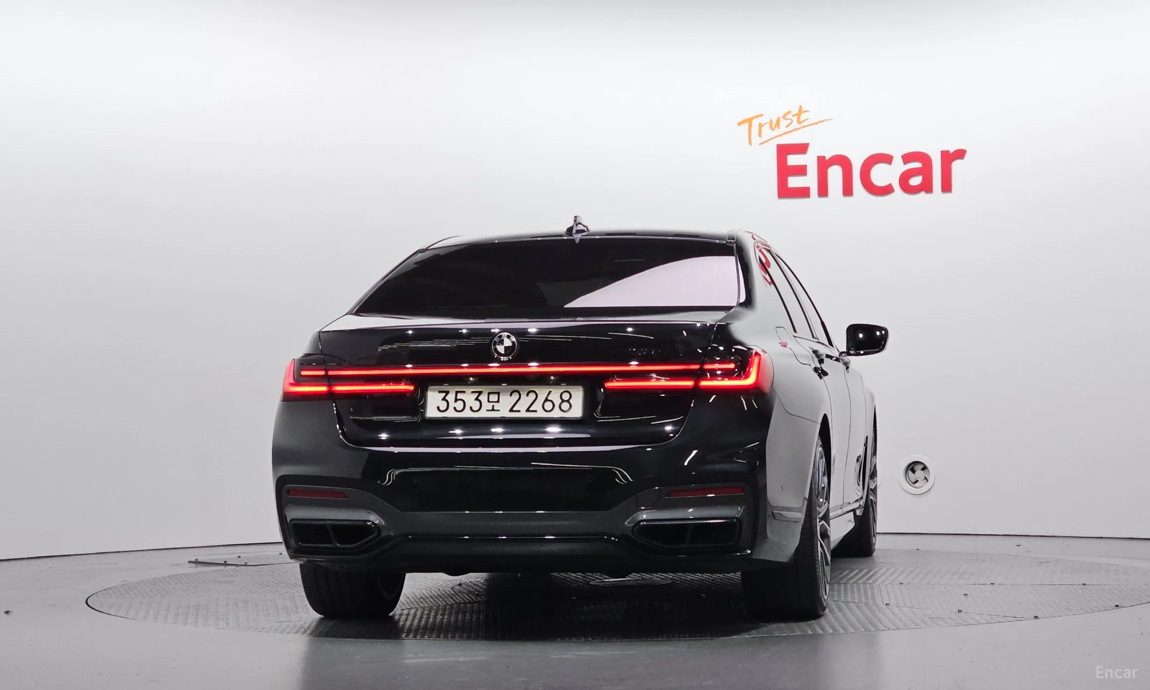 BMW 7 Series (G11) превью 4