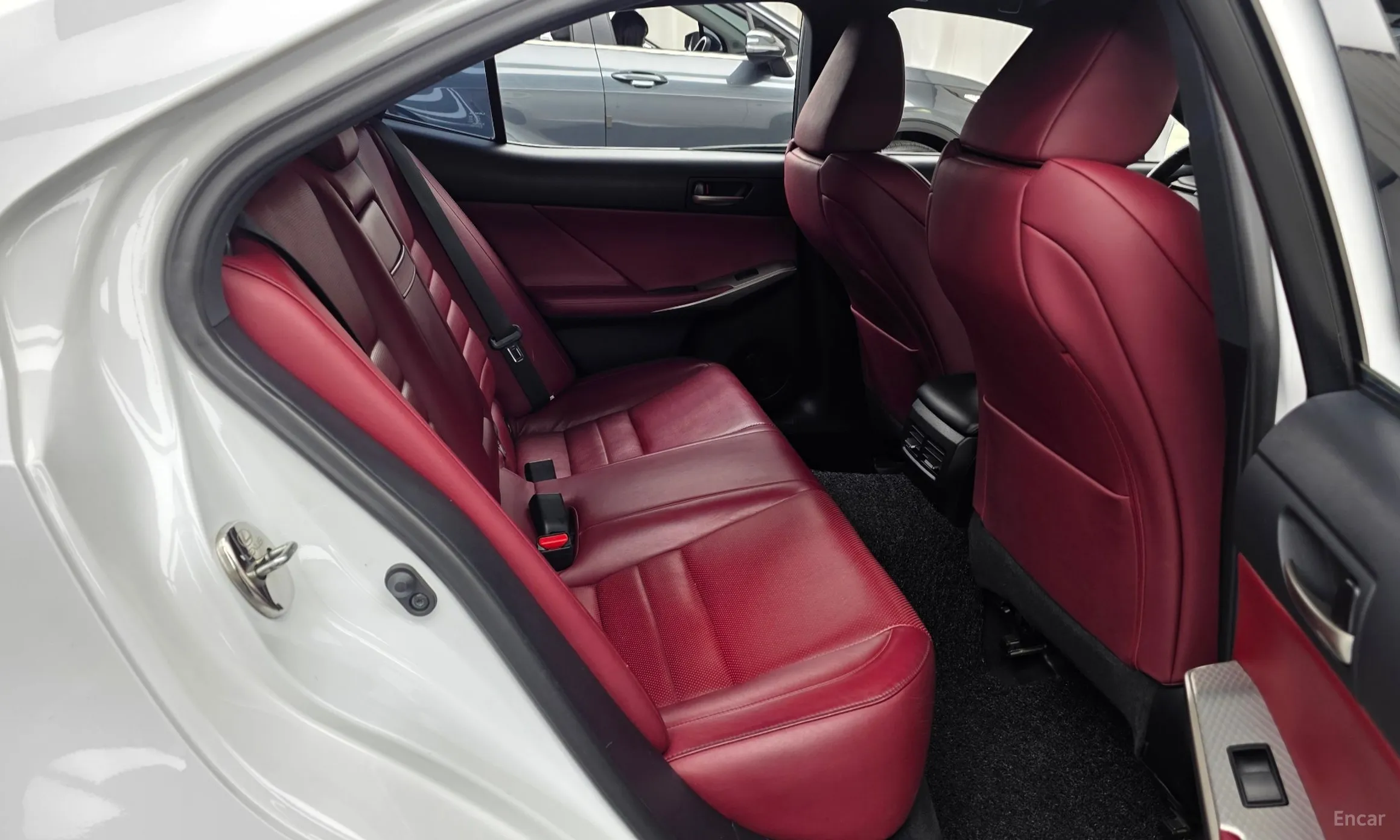 Lexus New IS300 превью 12