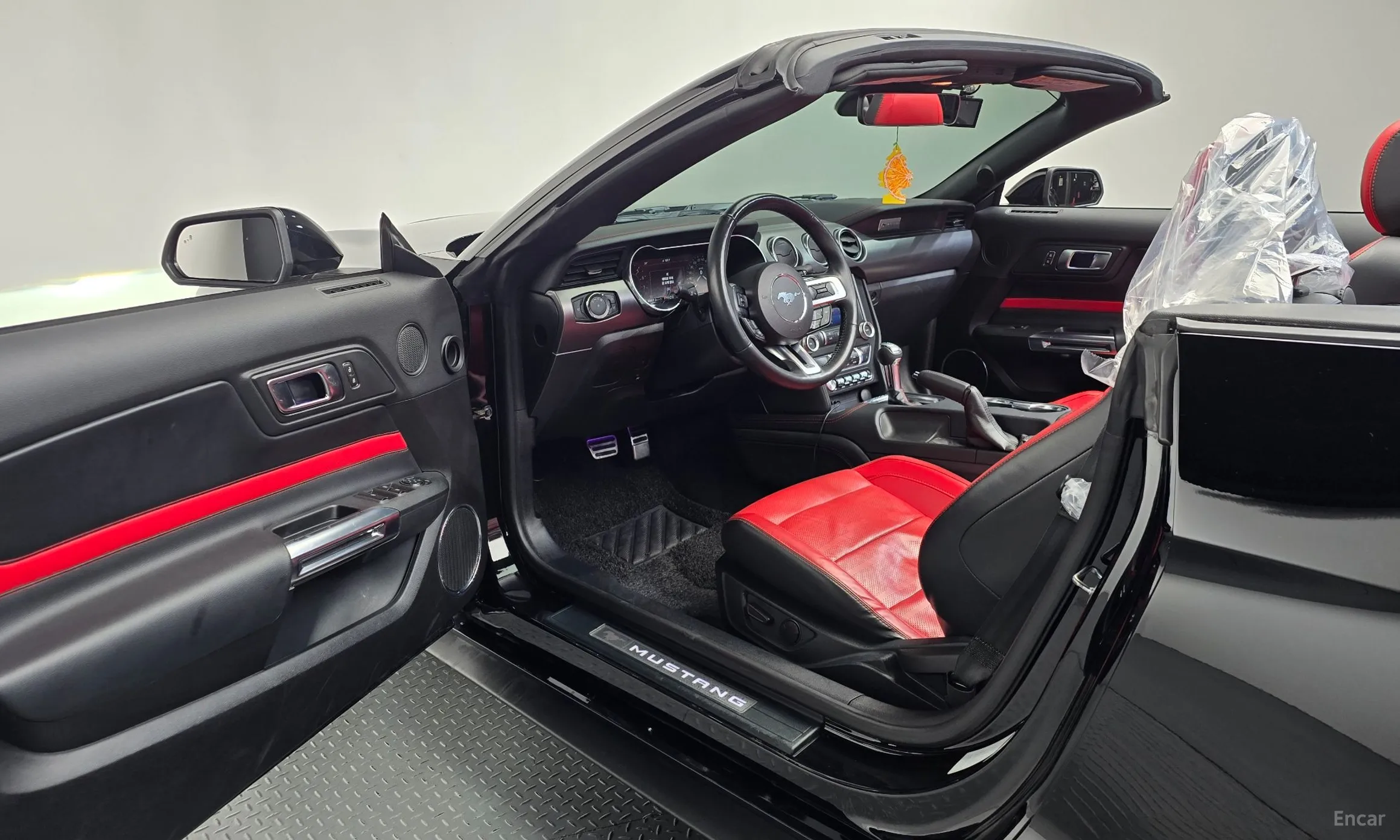 Ford Mustang превью 10