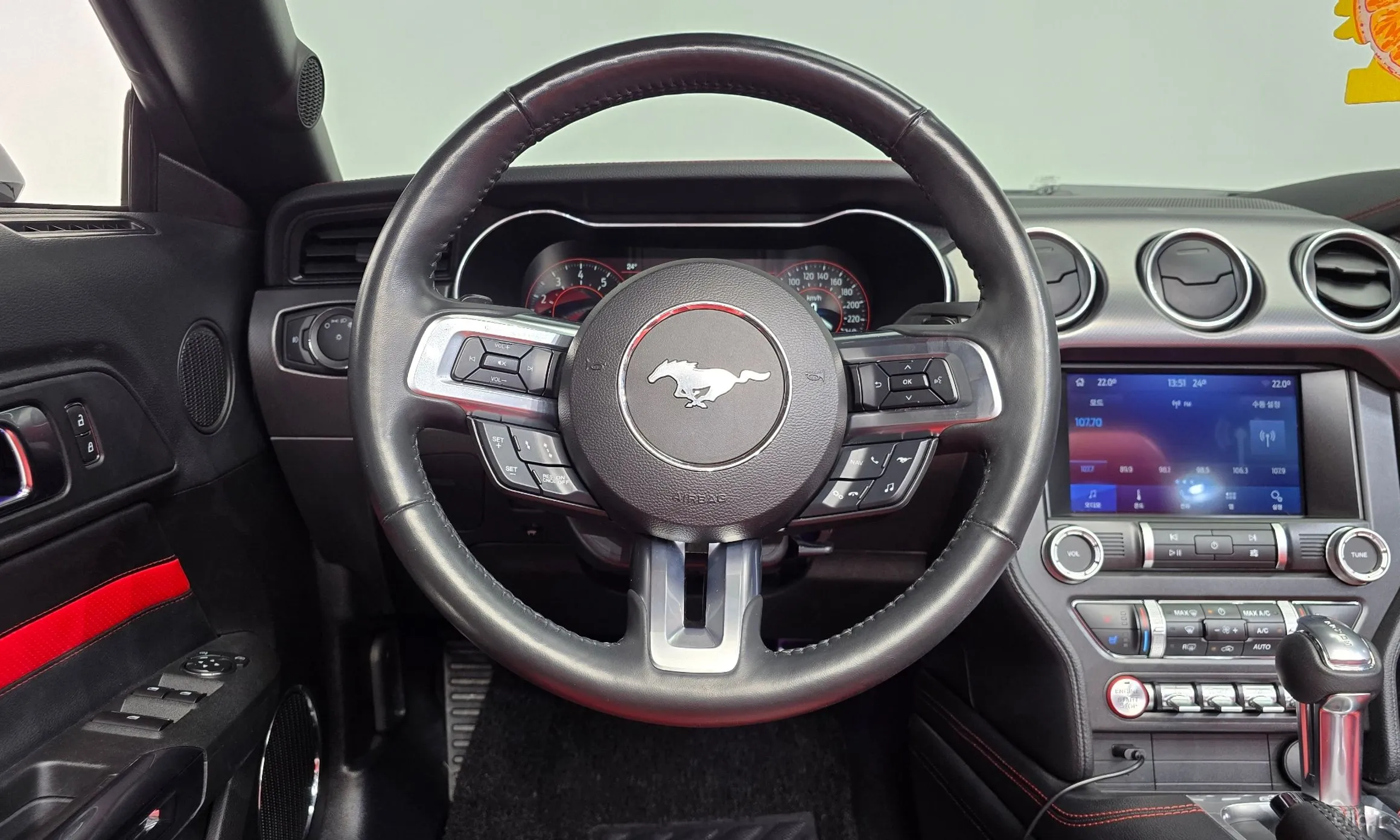 Ford Mustang превью 13