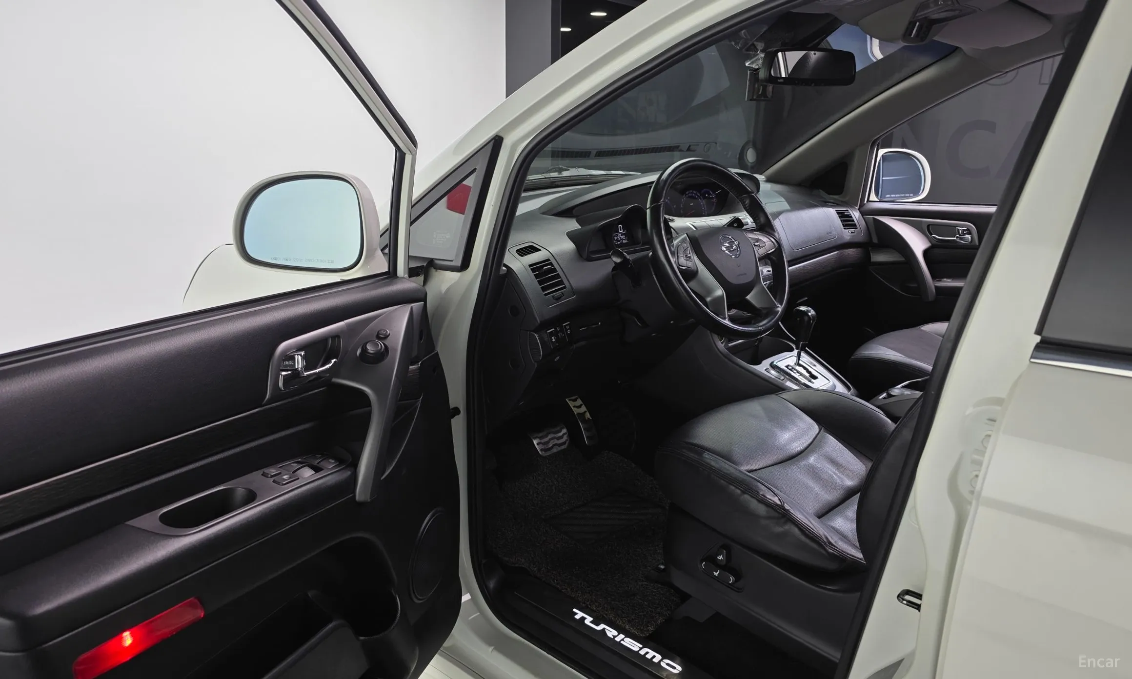 KG Mobility (SsangYong) Korando Turismo превью 10