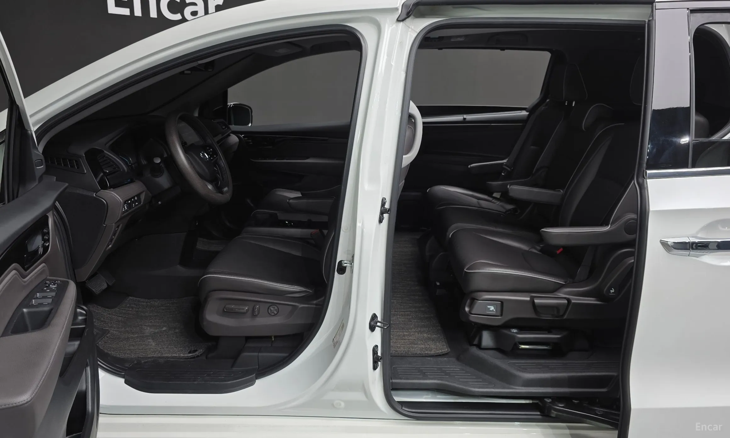 Honda Odyssey превью 16