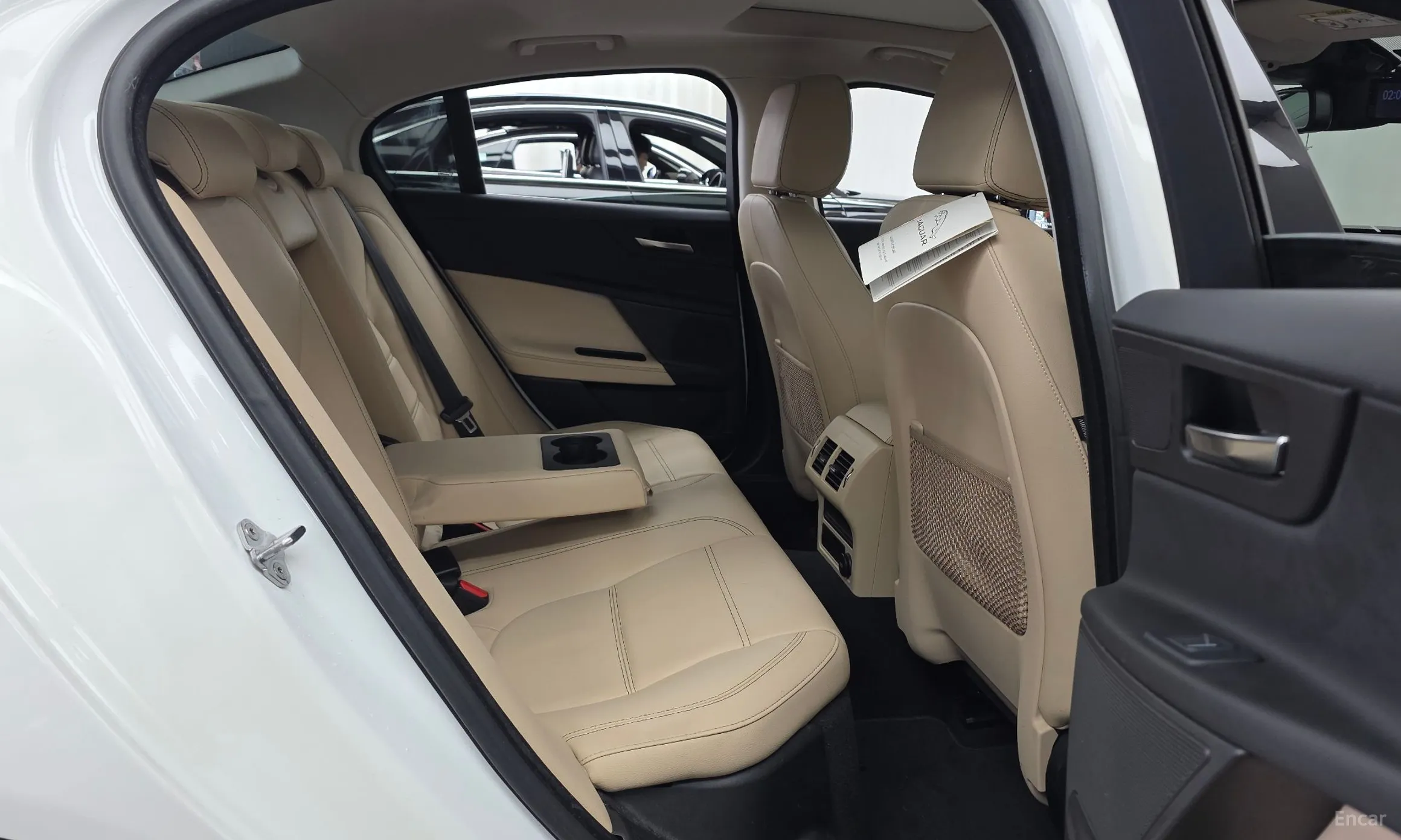Jaguar XE превью 12