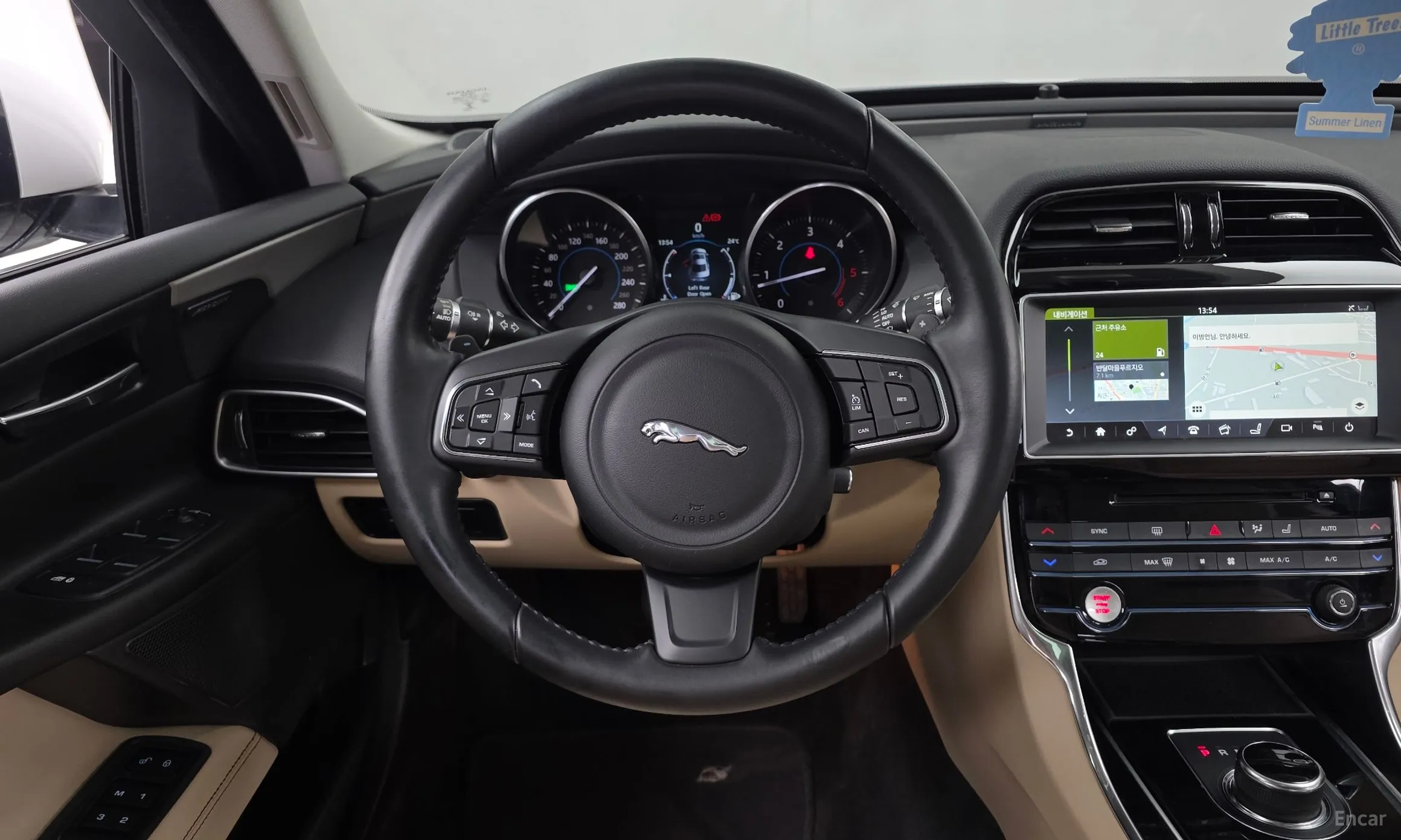 Jaguar XE превью 13