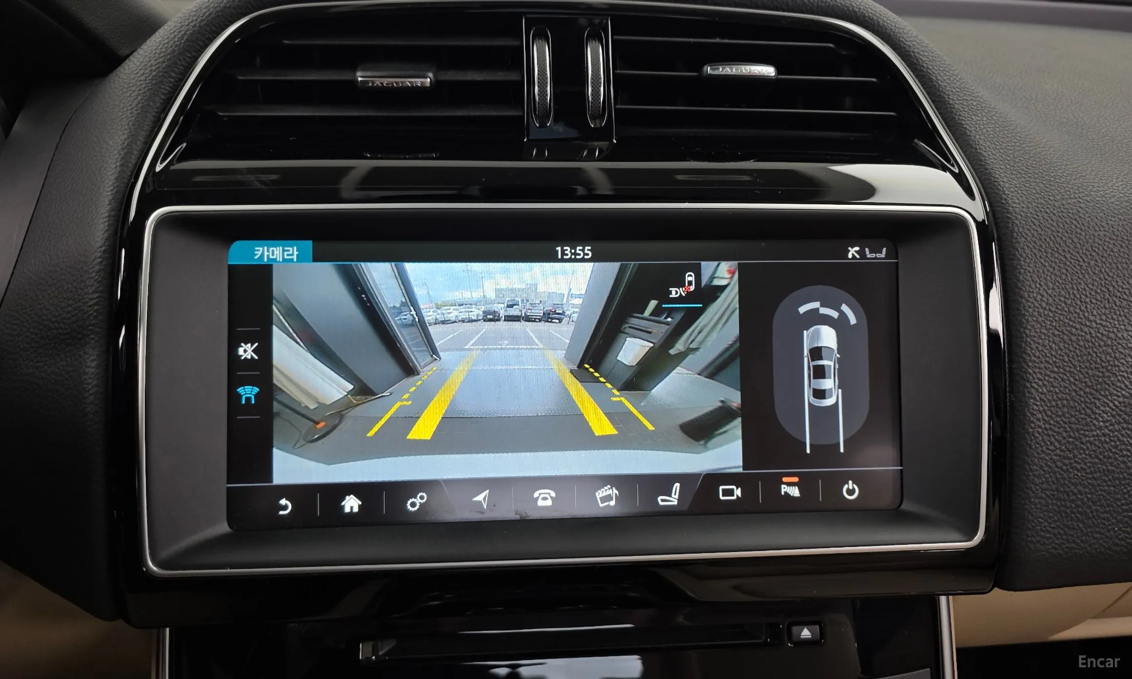 Jaguar XE превью 15