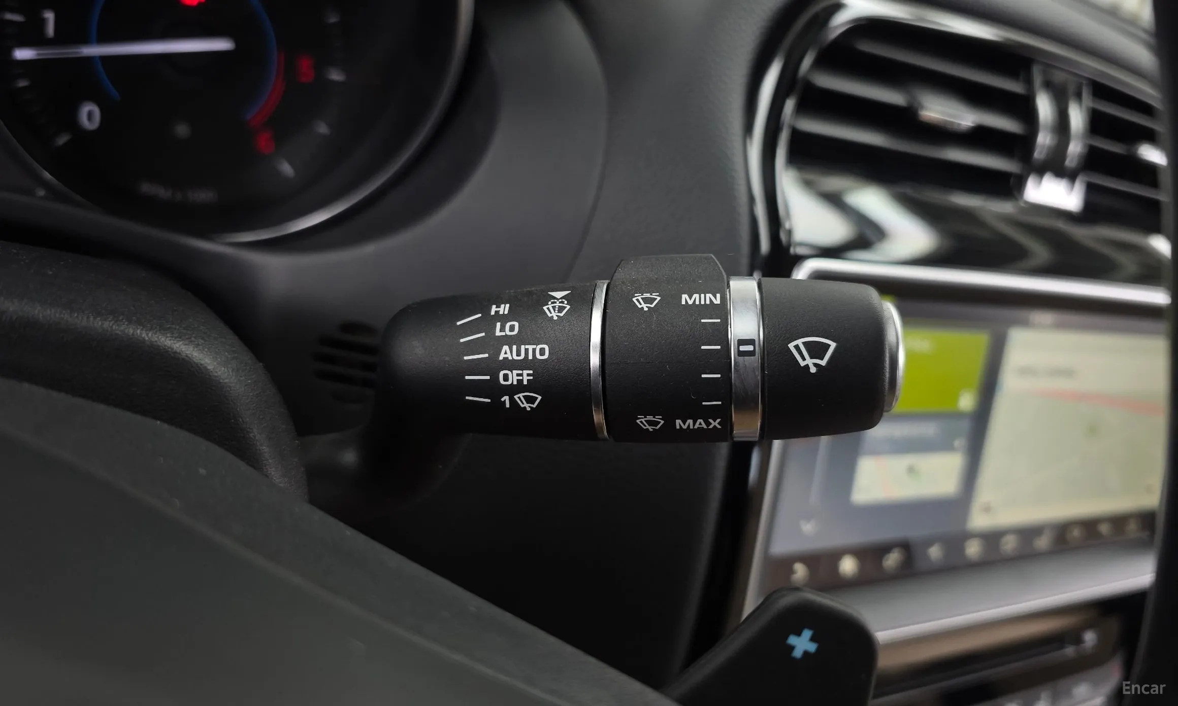 Jaguar XE превью 18