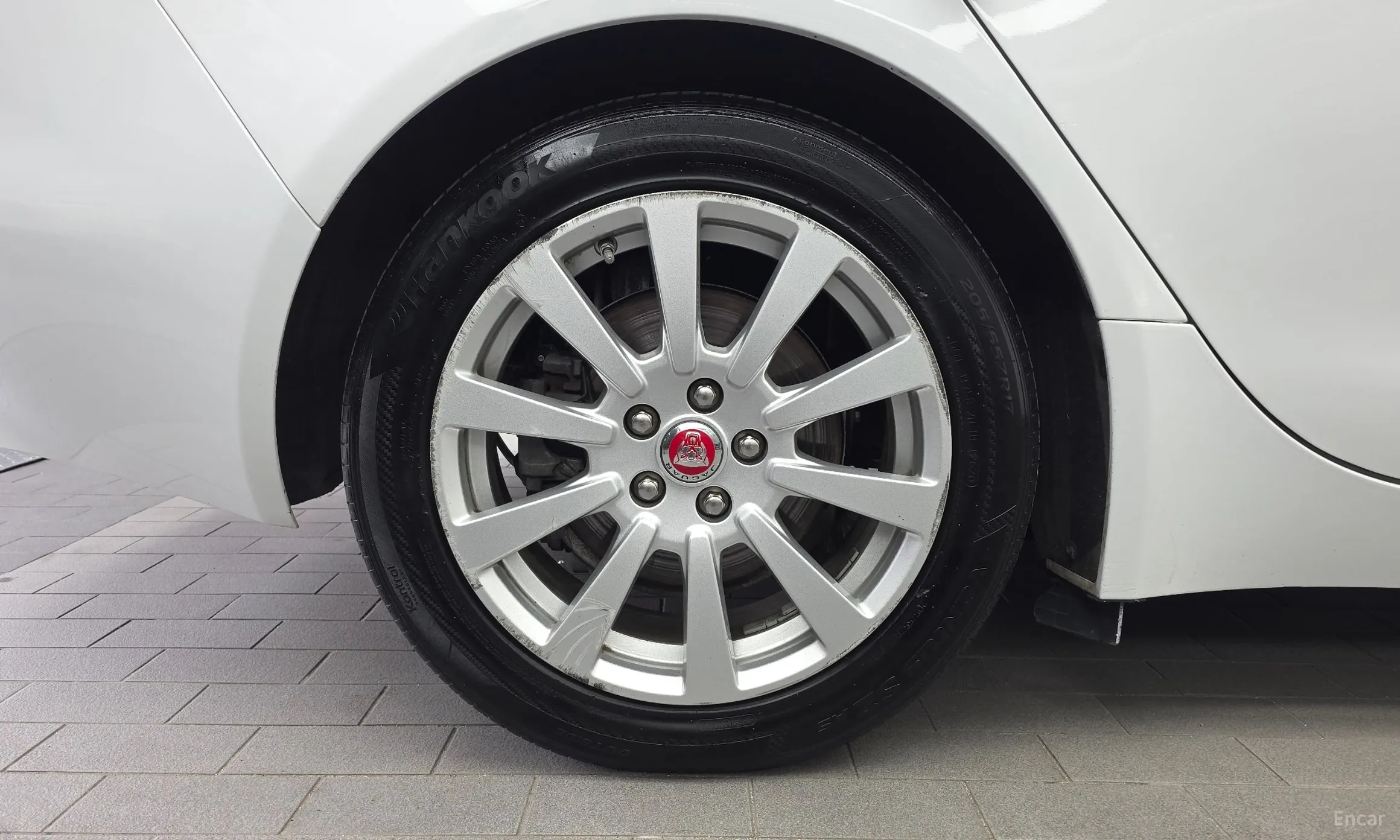 Jaguar XE превью 5