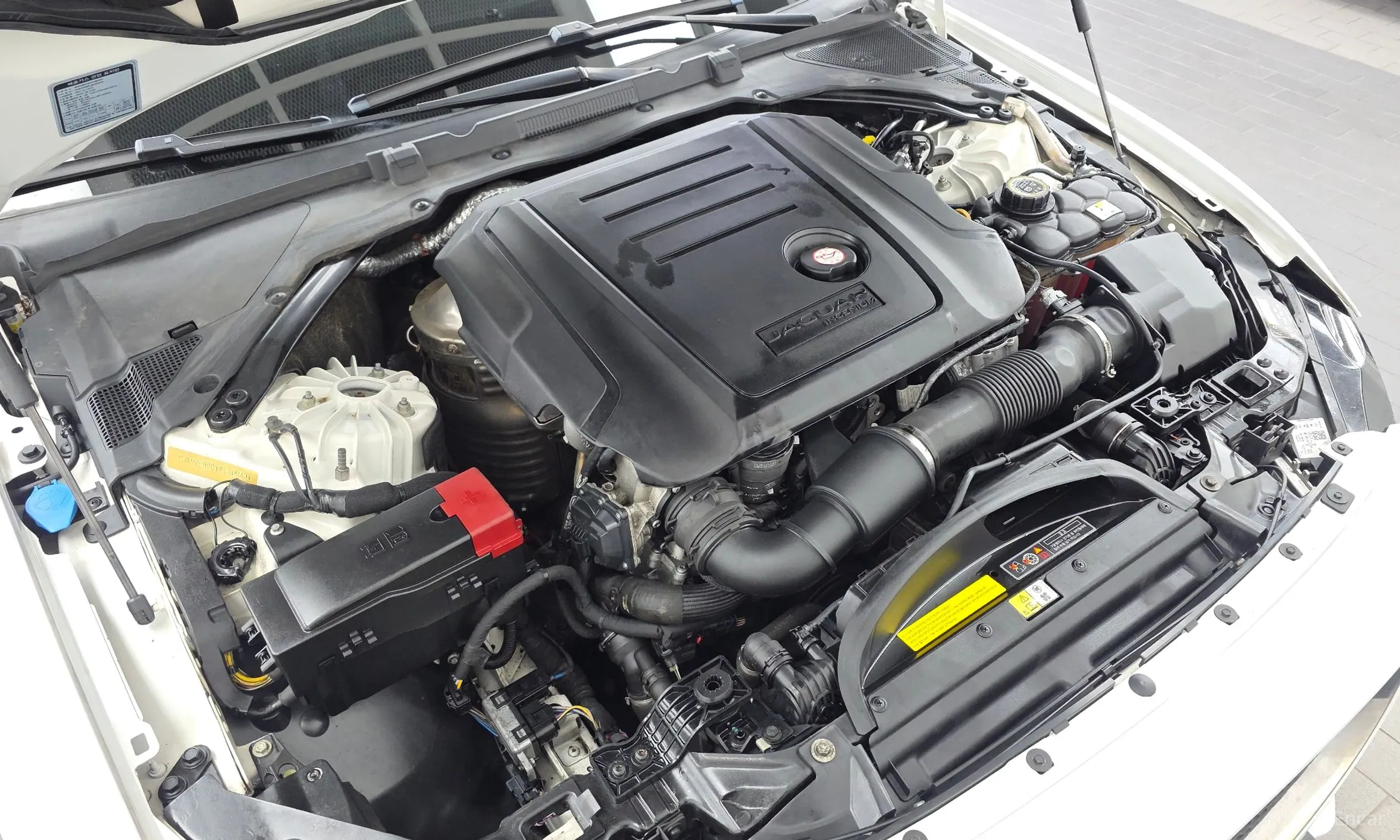 Jaguar XE превью 6
