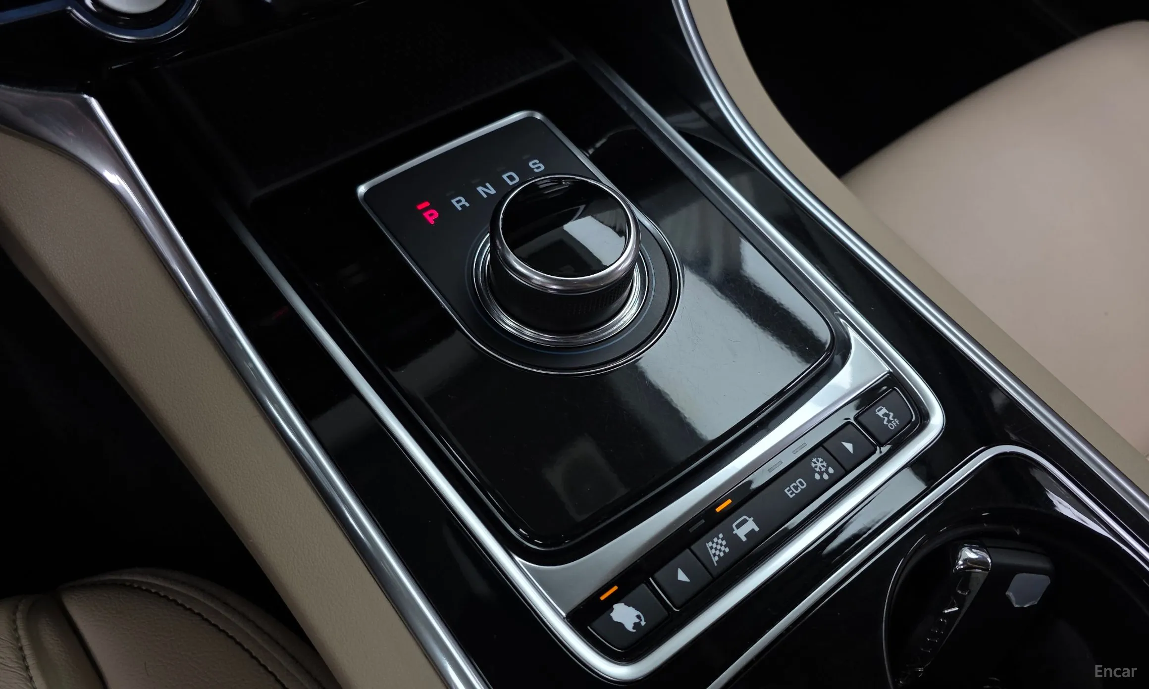 Jaguar XE превью 9