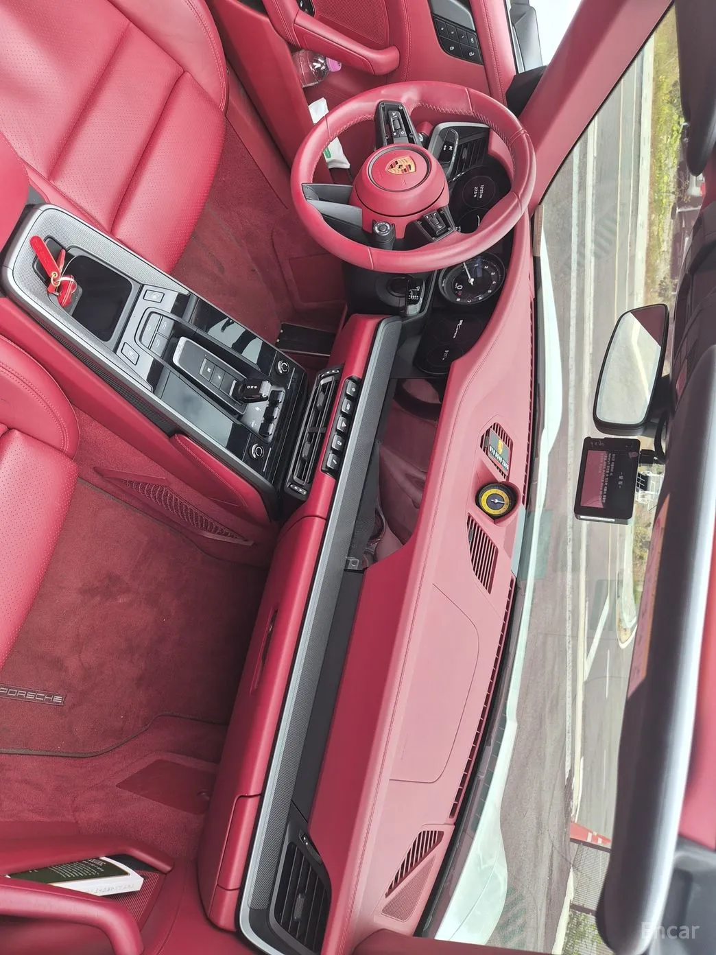 Porsche 911 (992) превью 9