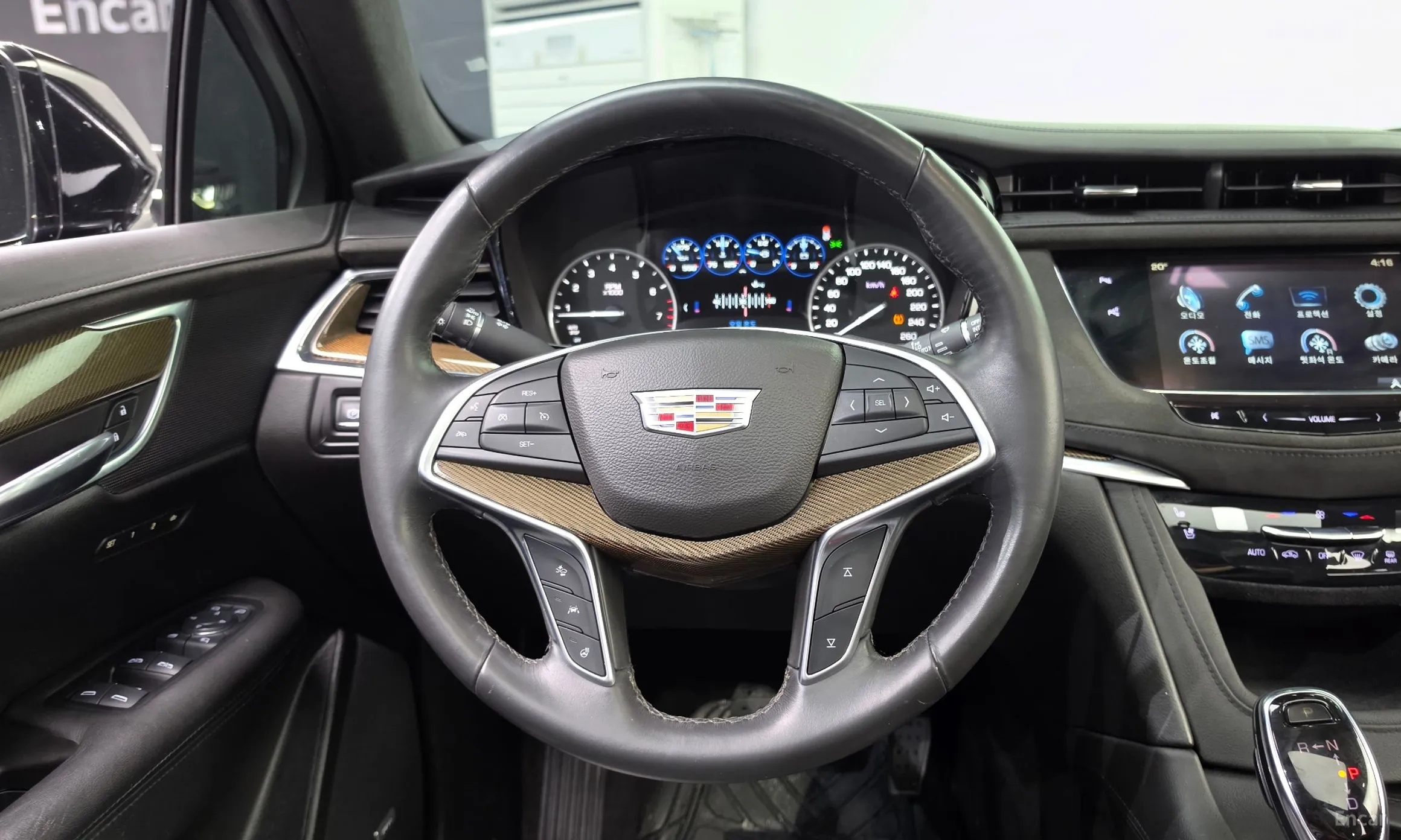 Cadillac XT5 превью 13