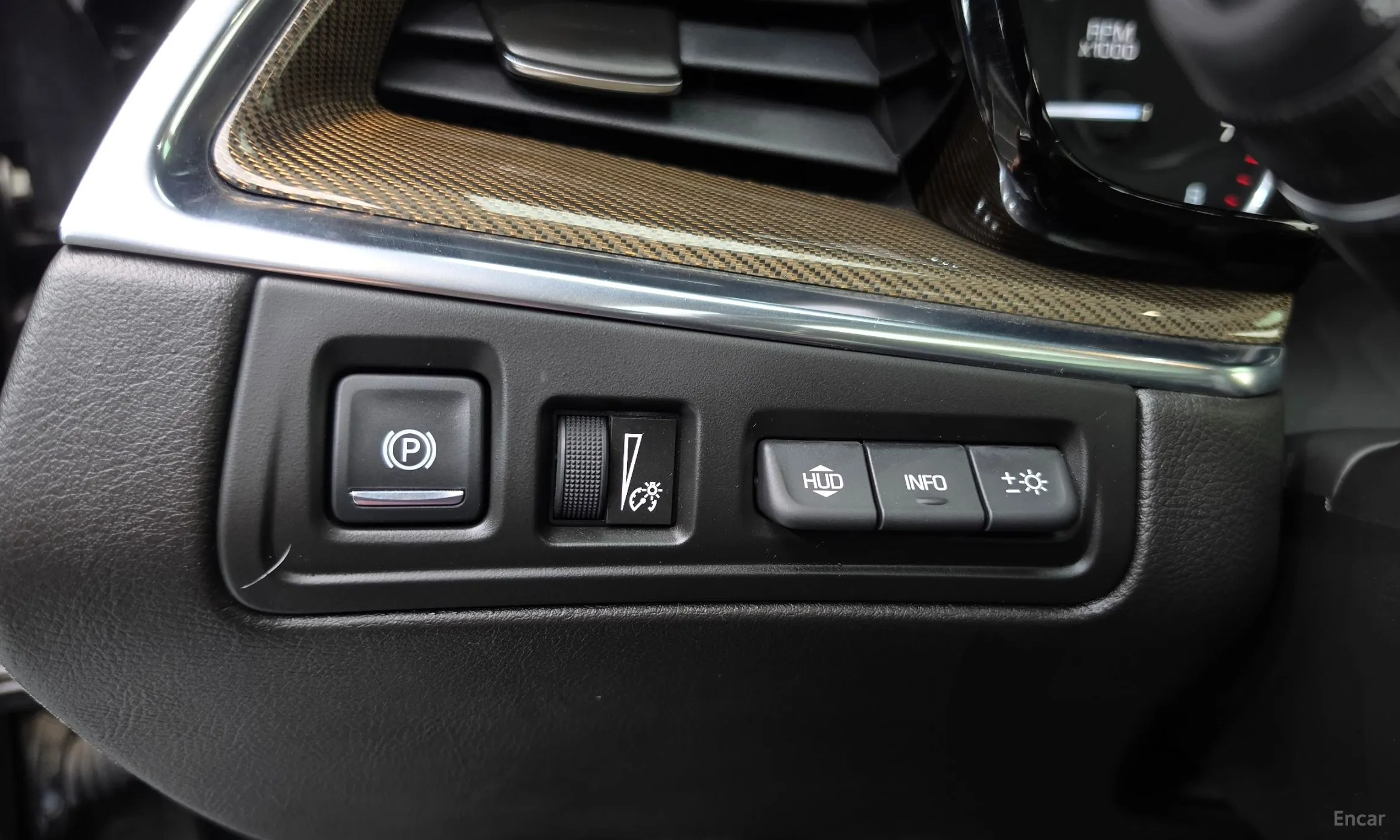 Cadillac XT5 превью 16