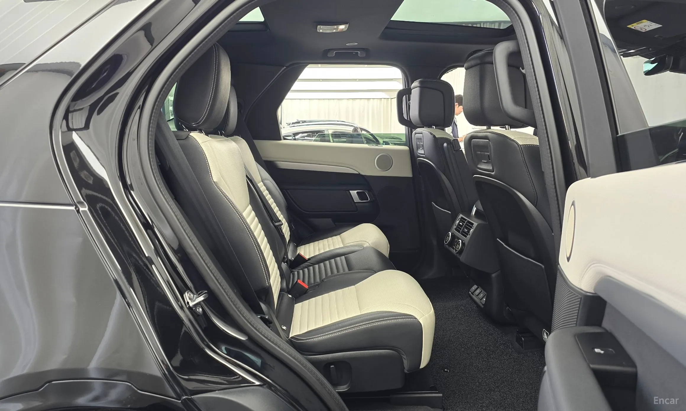 Land Rover Discovery 5 превью 11