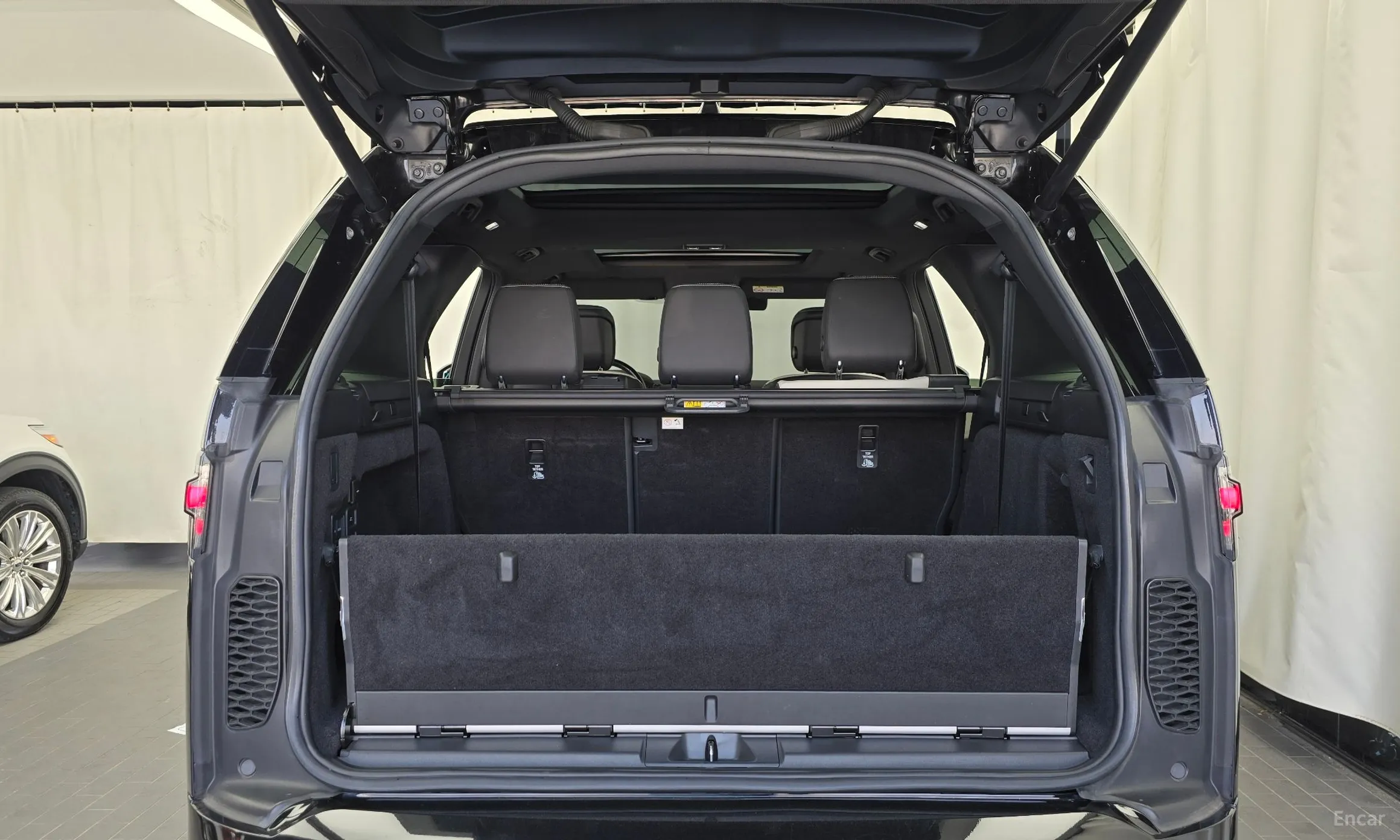 Land Rover Discovery 5 превью 18