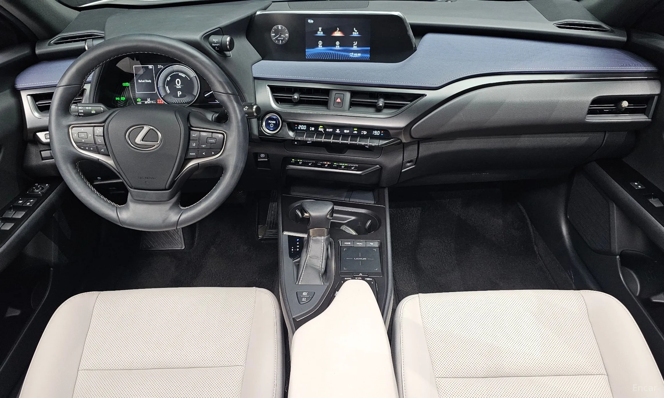 Lexus UX250h превью 7