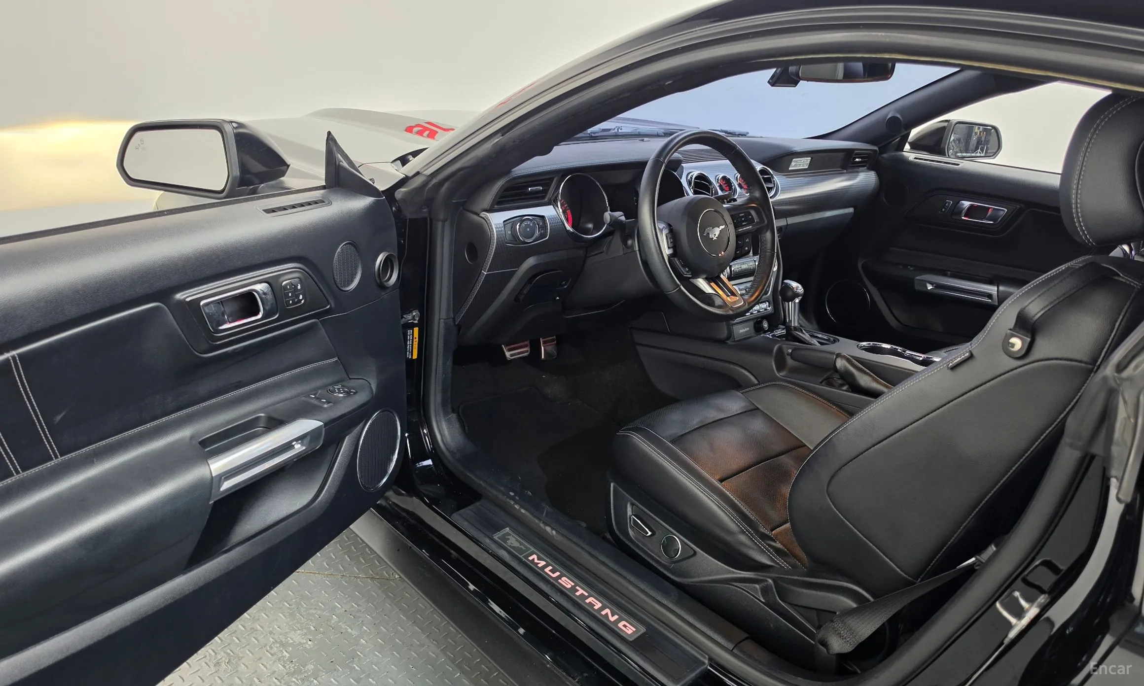 Ford Mustang превью 10