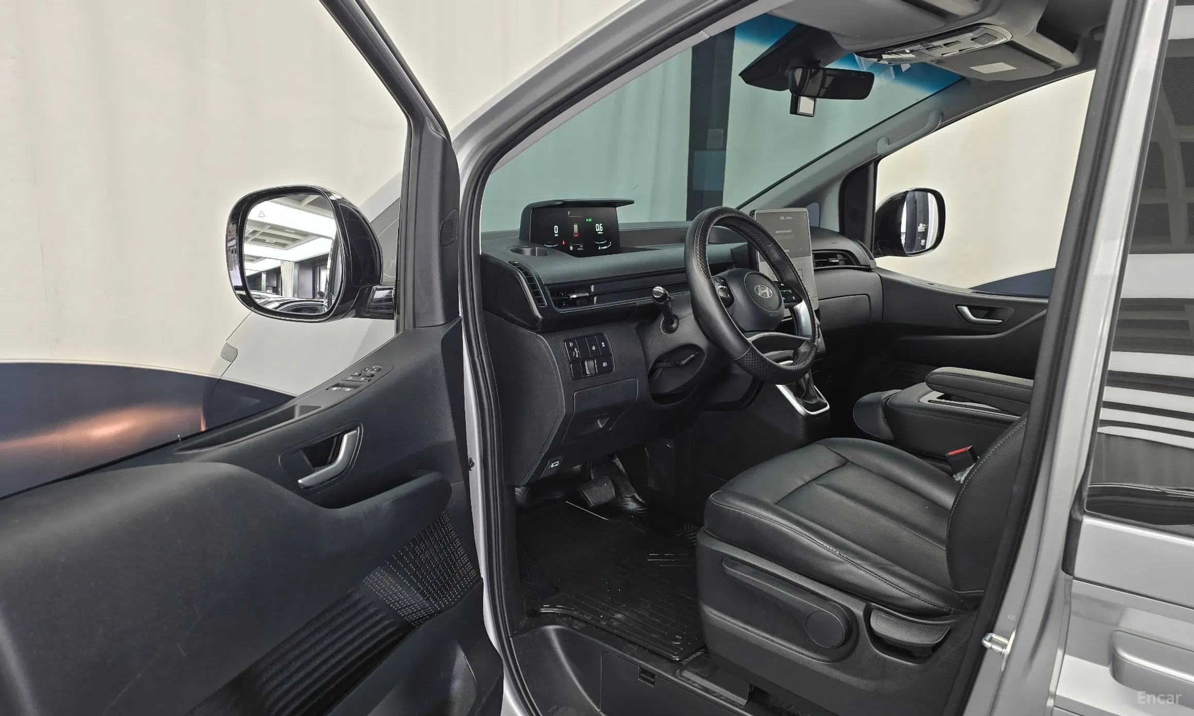 Hyundai Staria превью 10