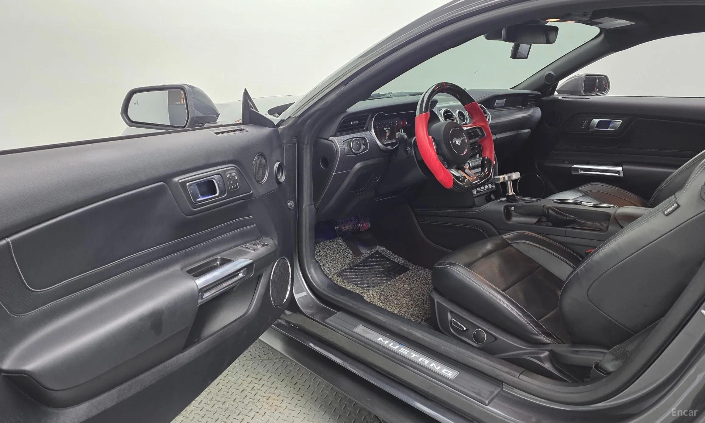 Ford Mustang превью 10