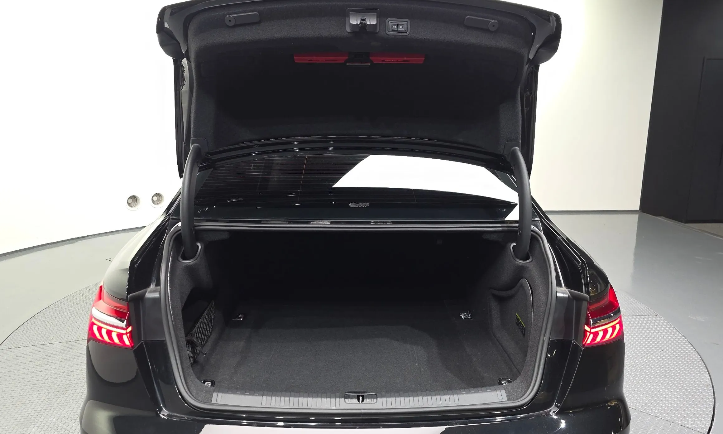 Audi A6 (C8) превью 20