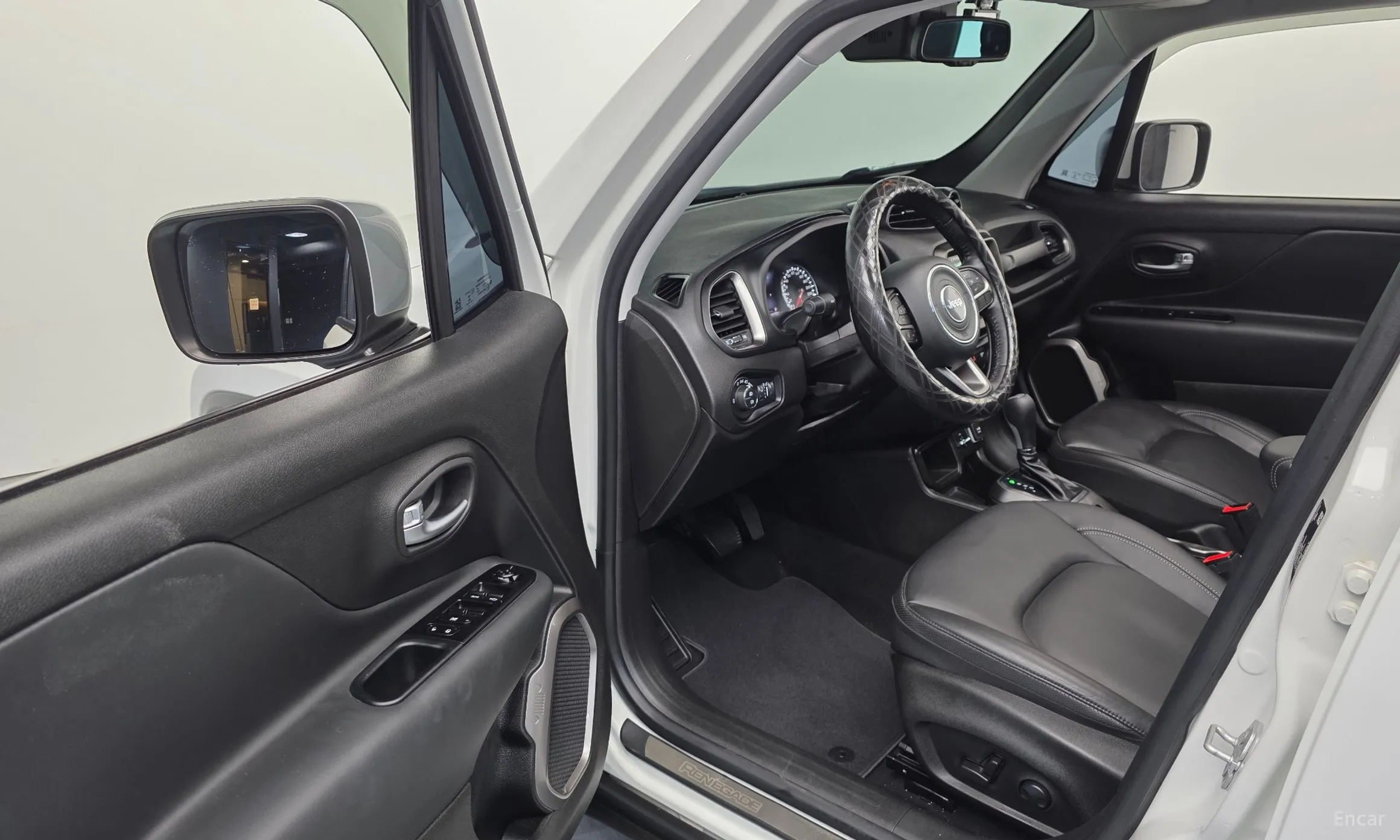 Jeep Renegade превью 10