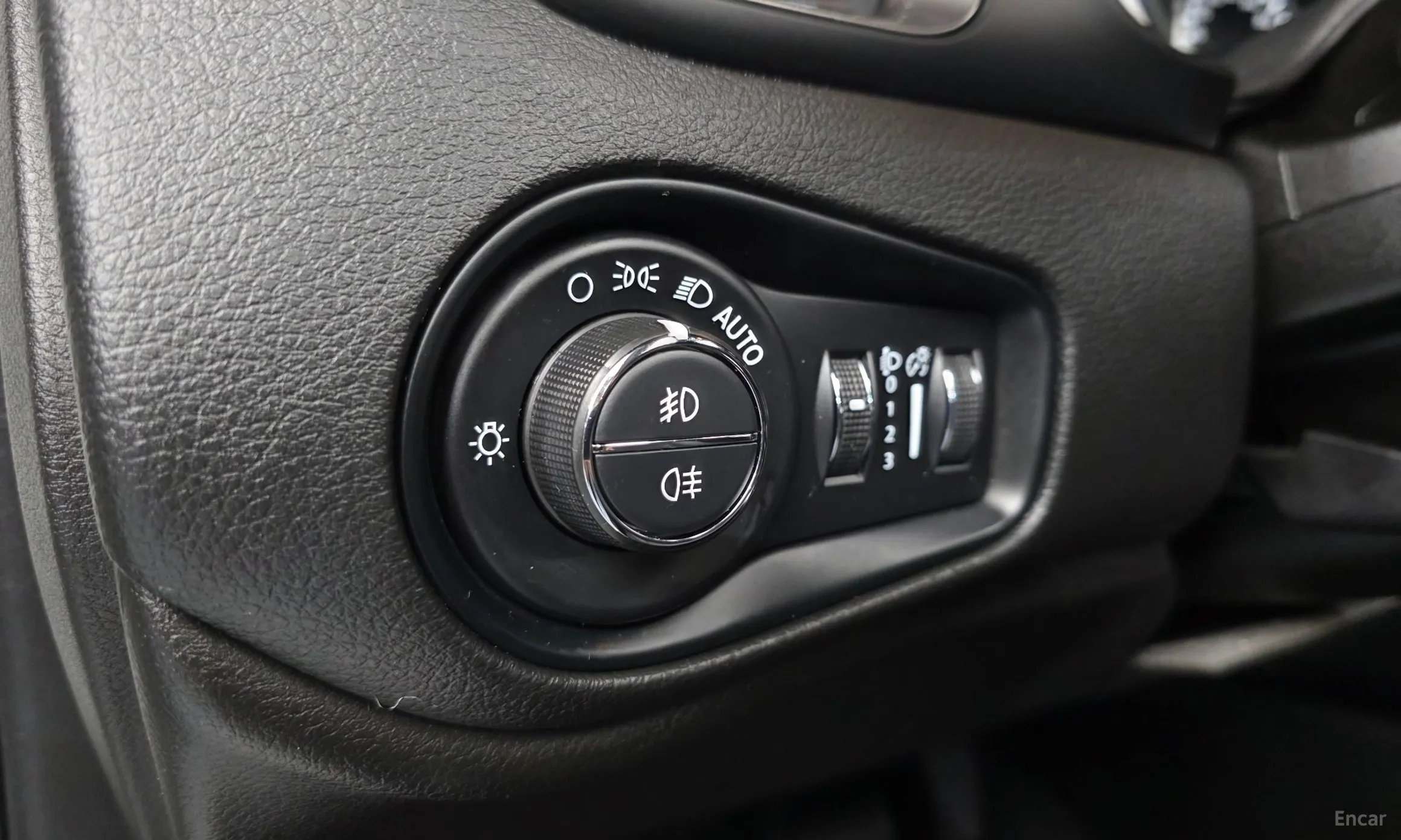 Jeep Renegade превью 18