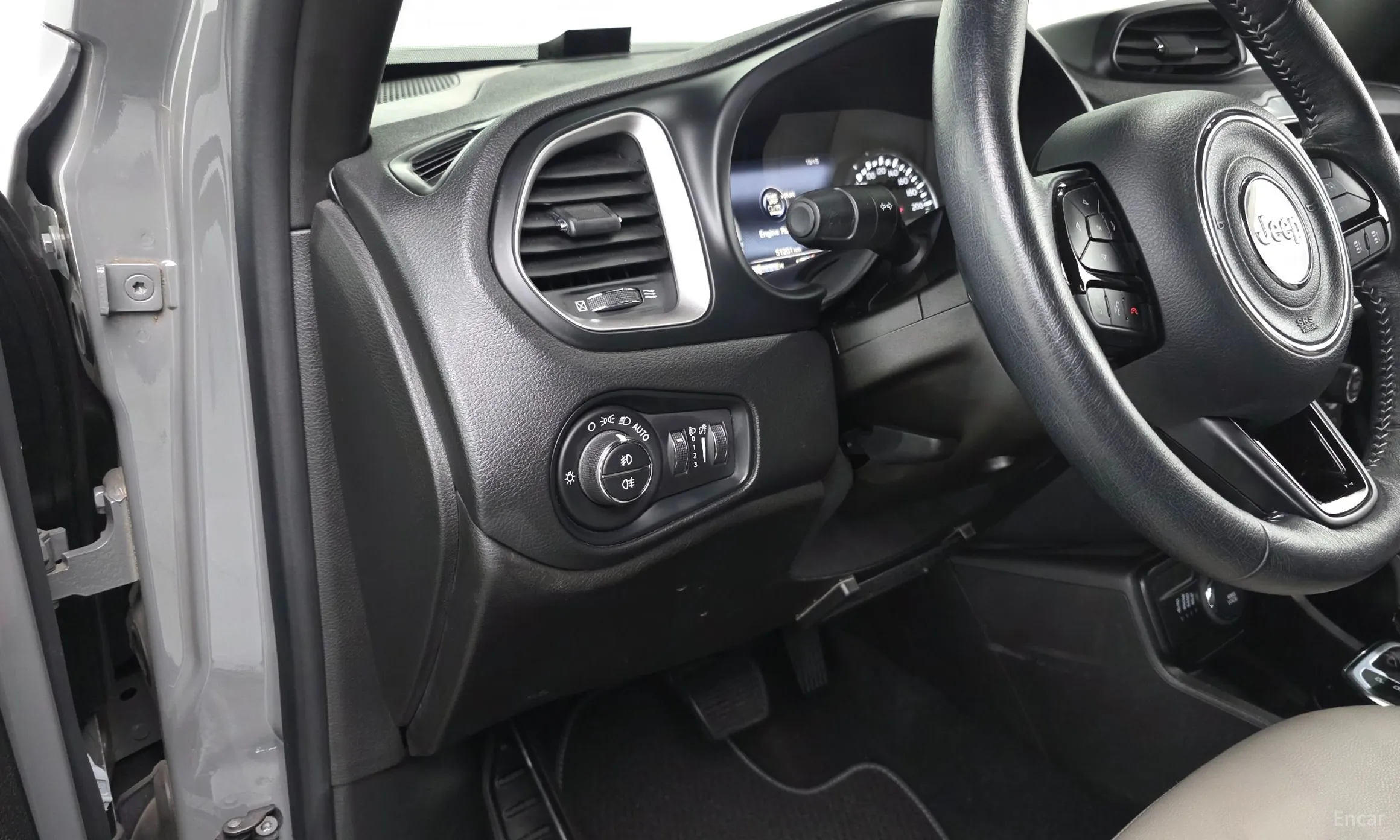 Jeep Renegade превью 13