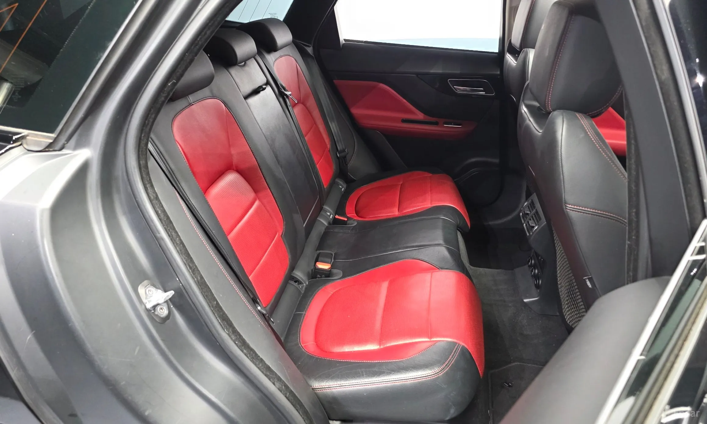 Jaguar F-PACE превью 12