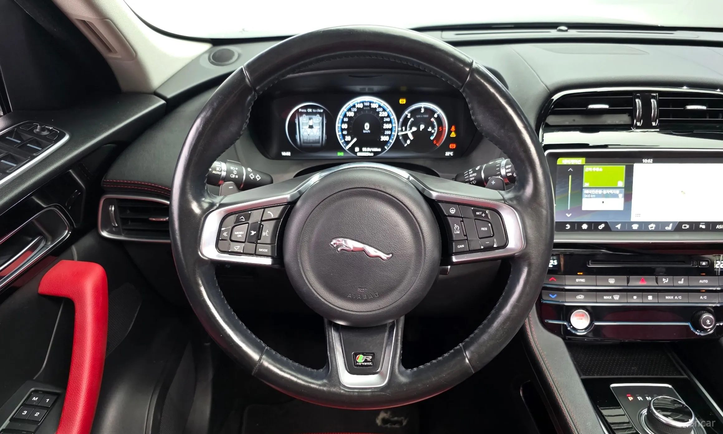 Jaguar F-PACE превью 13