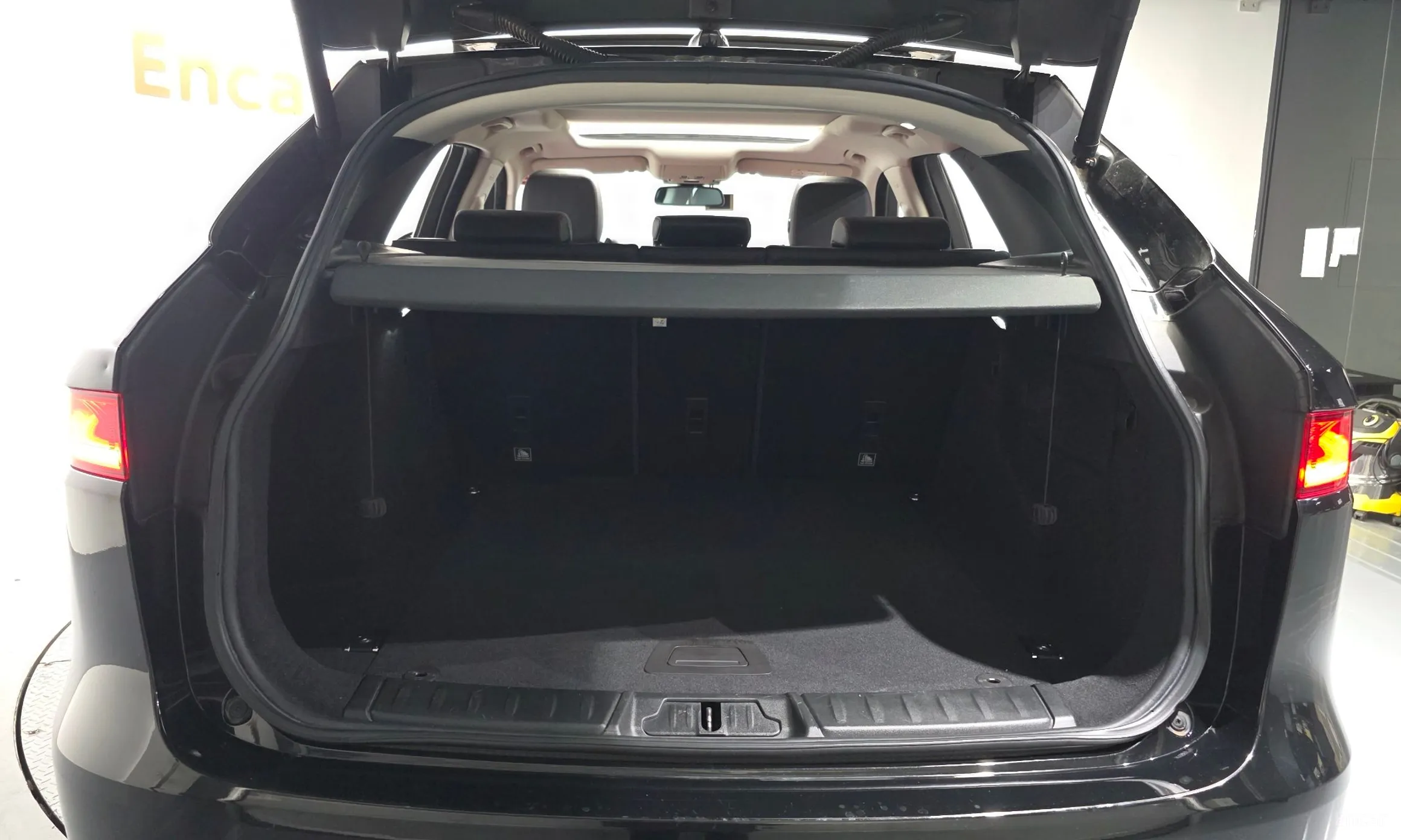 Jaguar F-PACE превью 20