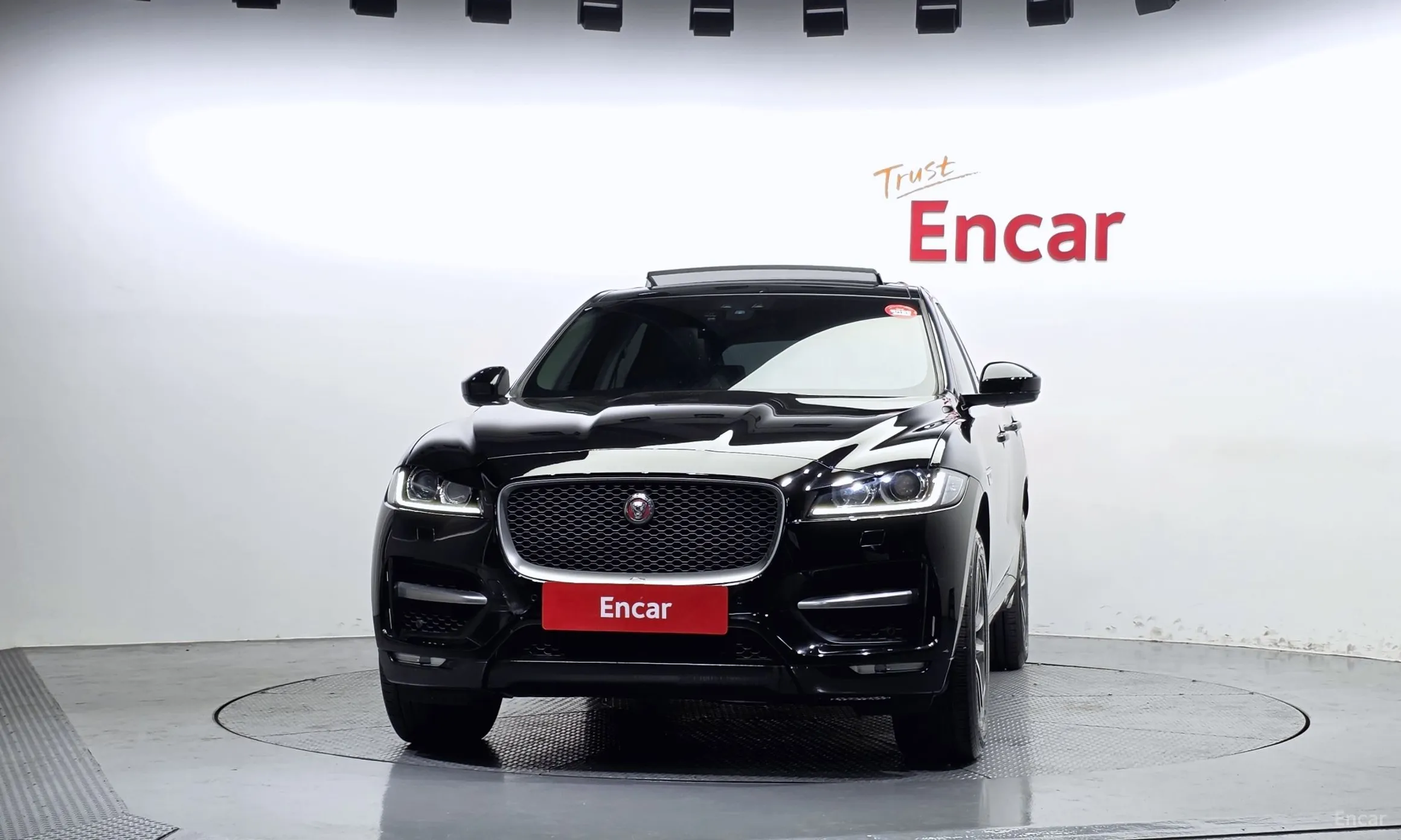 Jaguar F-PACE превью 3