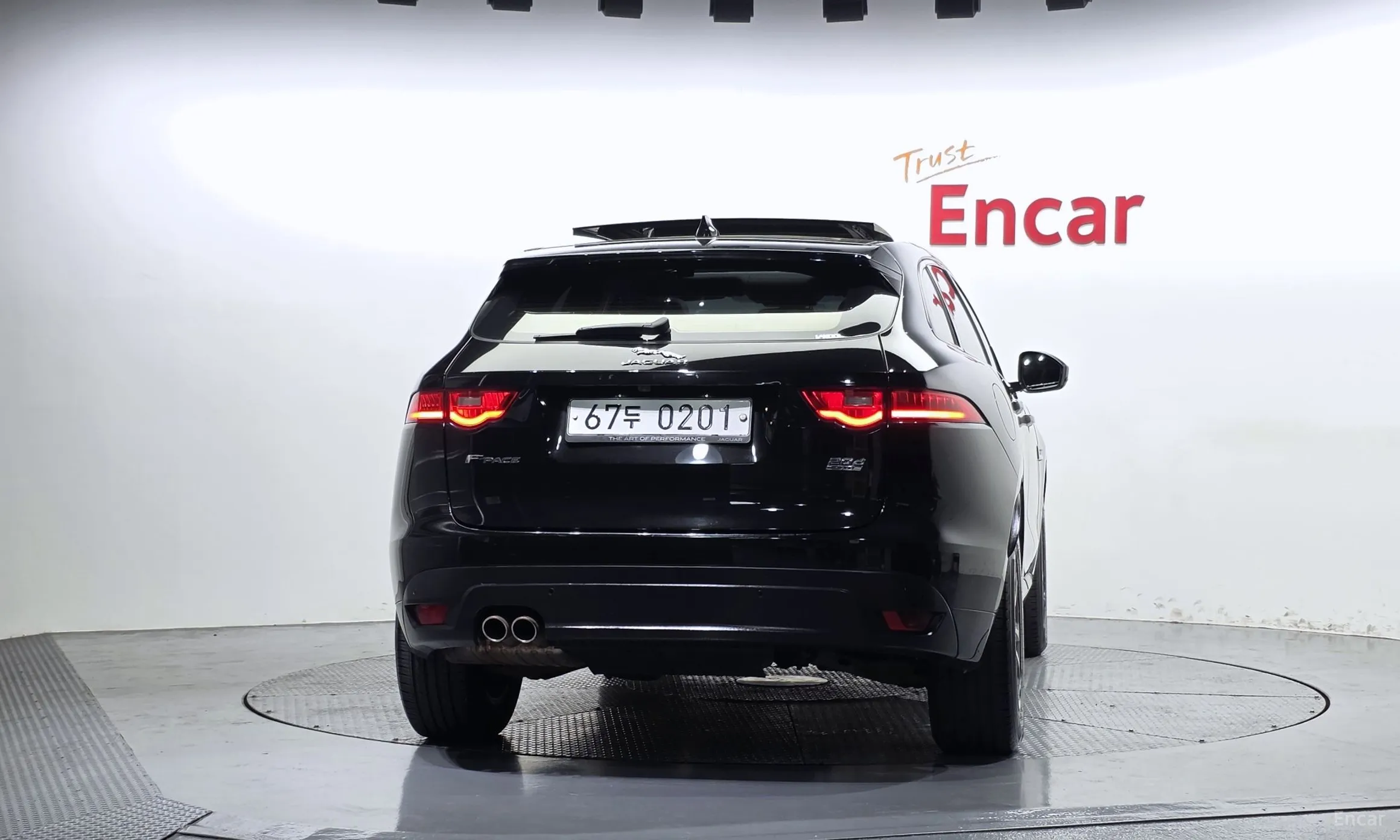 Jaguar F-PACE превью 4