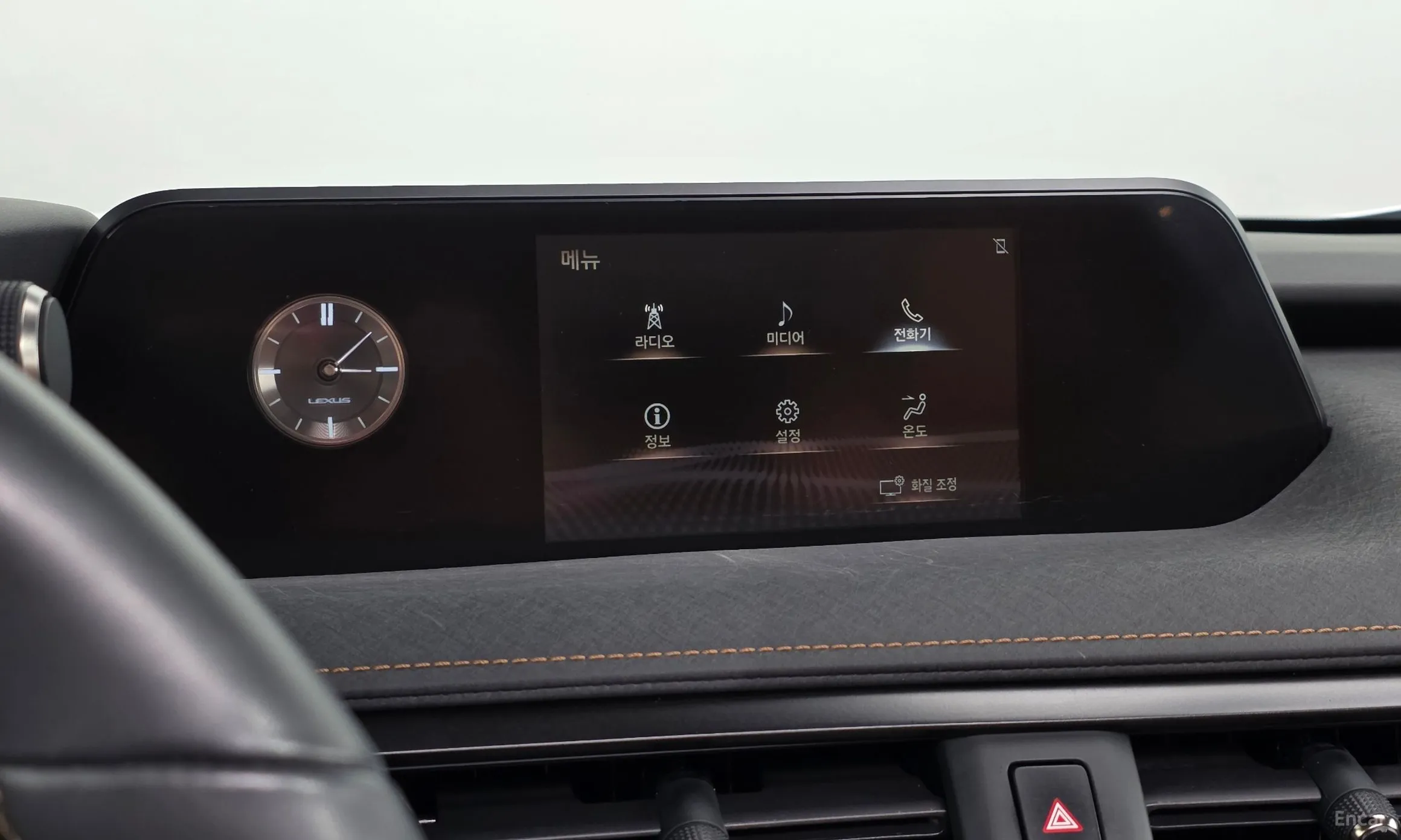 Lexus UX250h превью 14