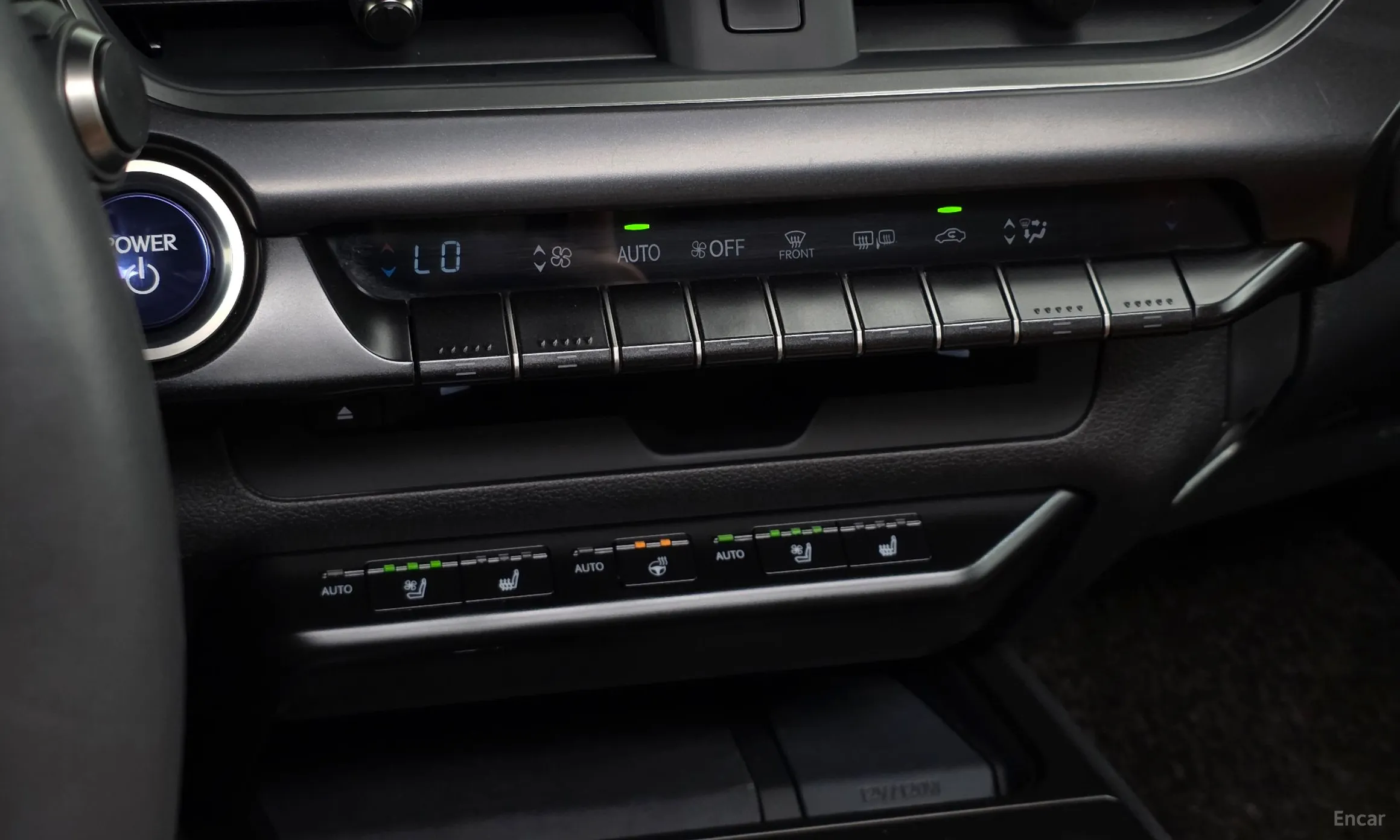 Lexus UX250h превью 18