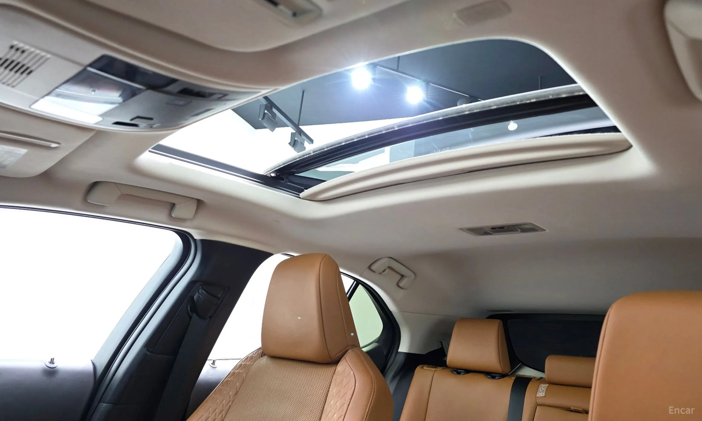 Lexus UX250h превью 19