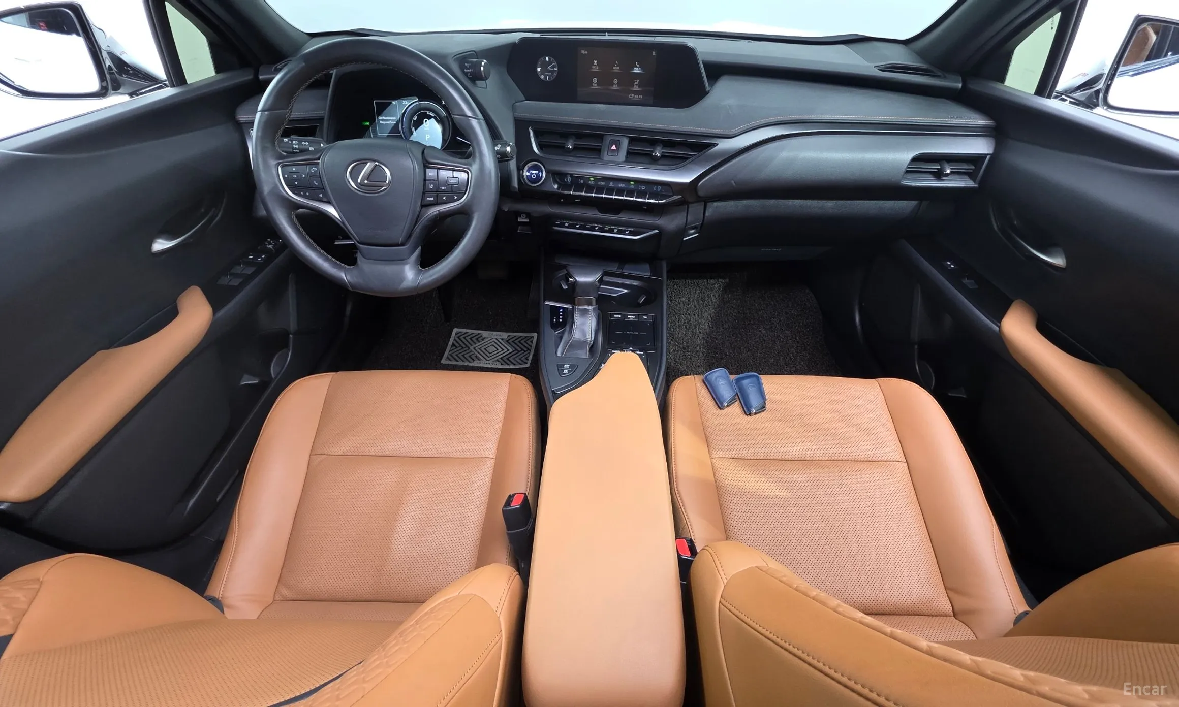 Lexus UX250h превью 7