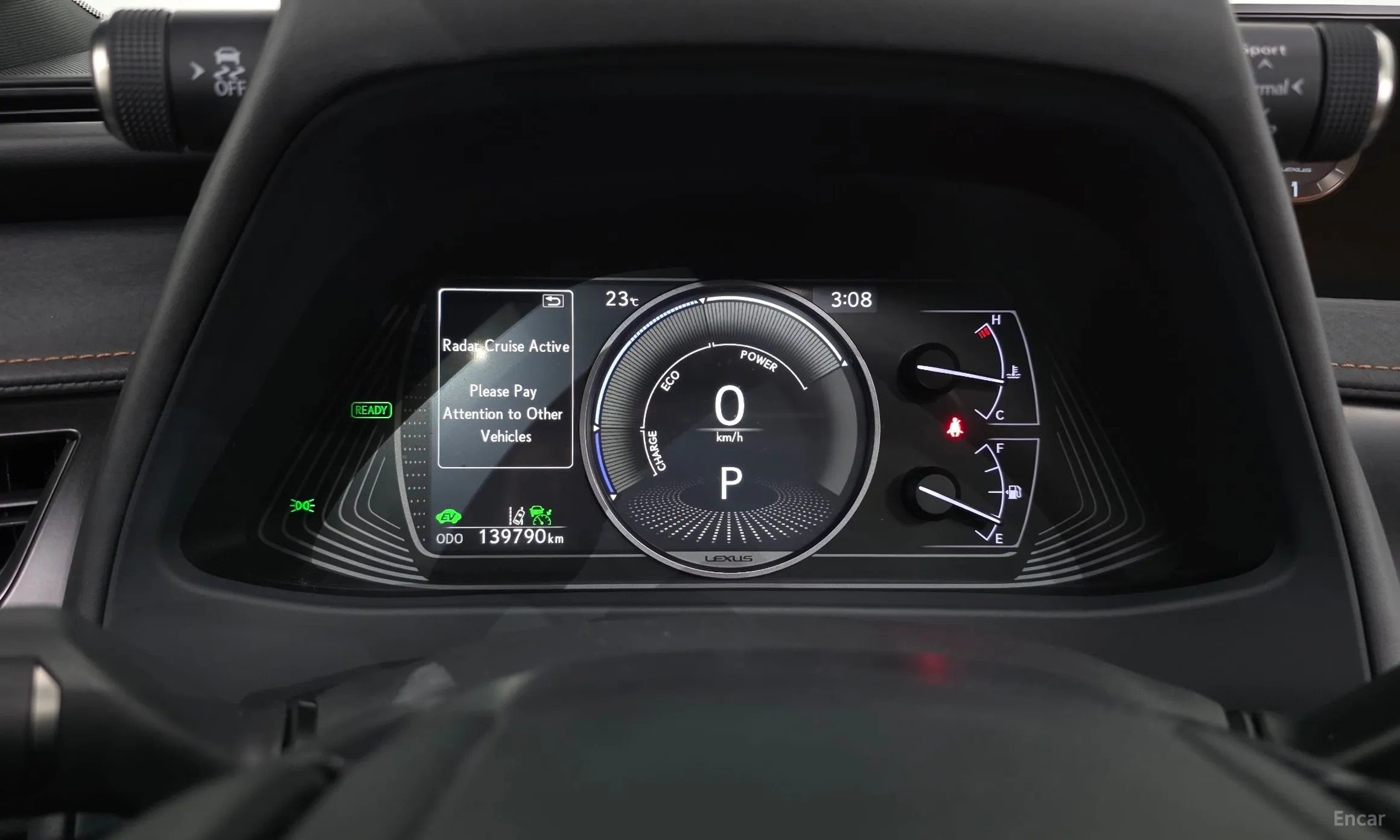 Lexus UX250h превью 8