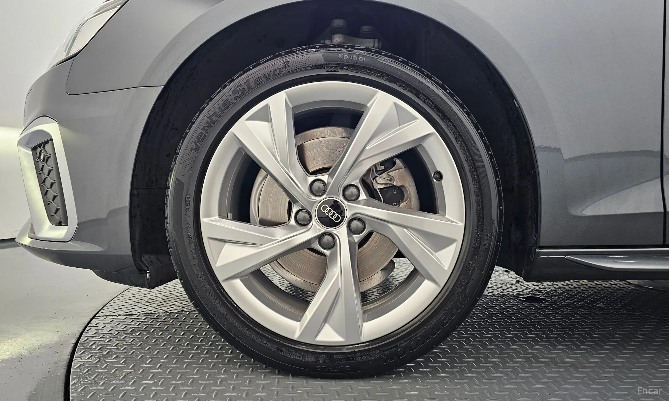 Audi A4 (B9) превью 5