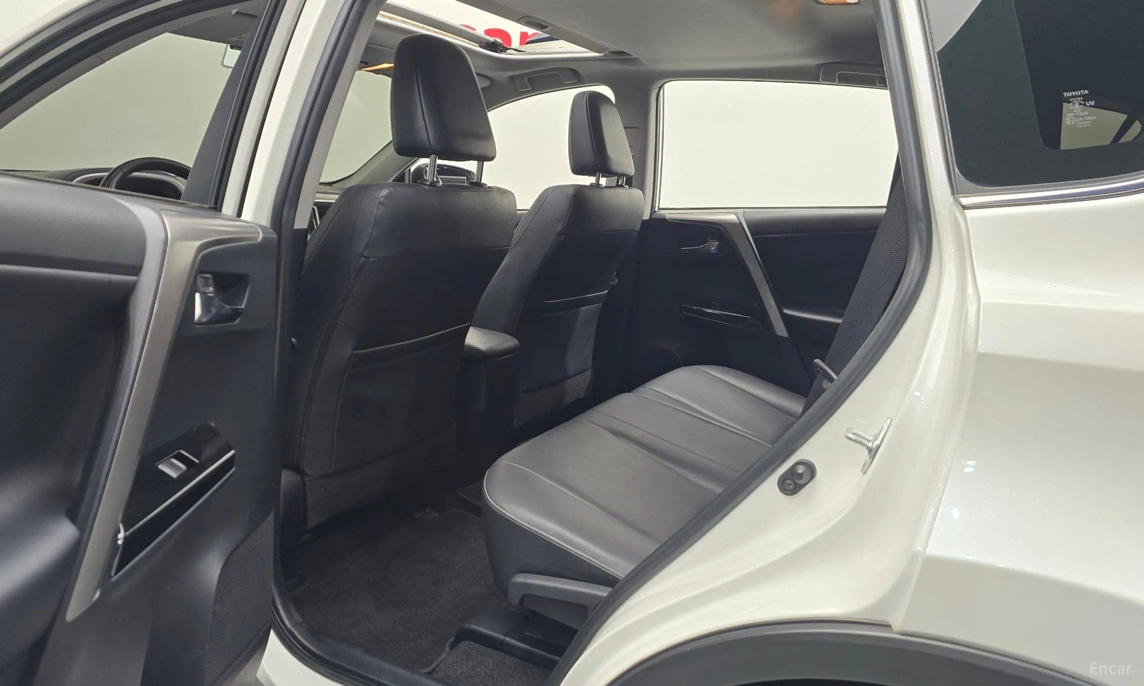 Toyota RAV4 превью 11