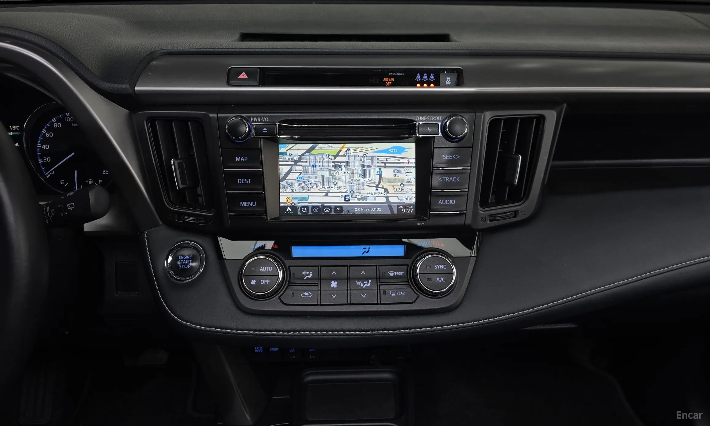Toyota RAV4 превью 13