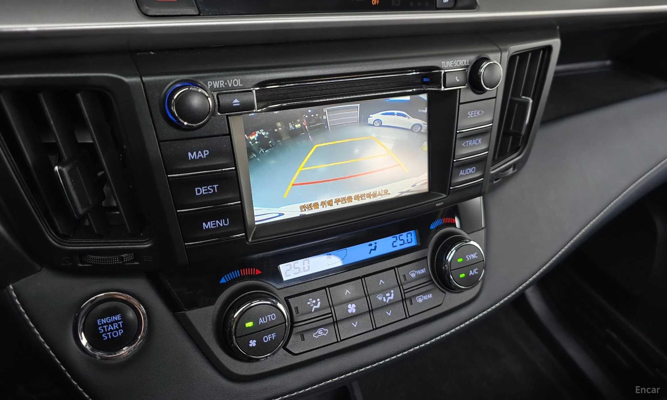 Toyota RAV4 превью 14